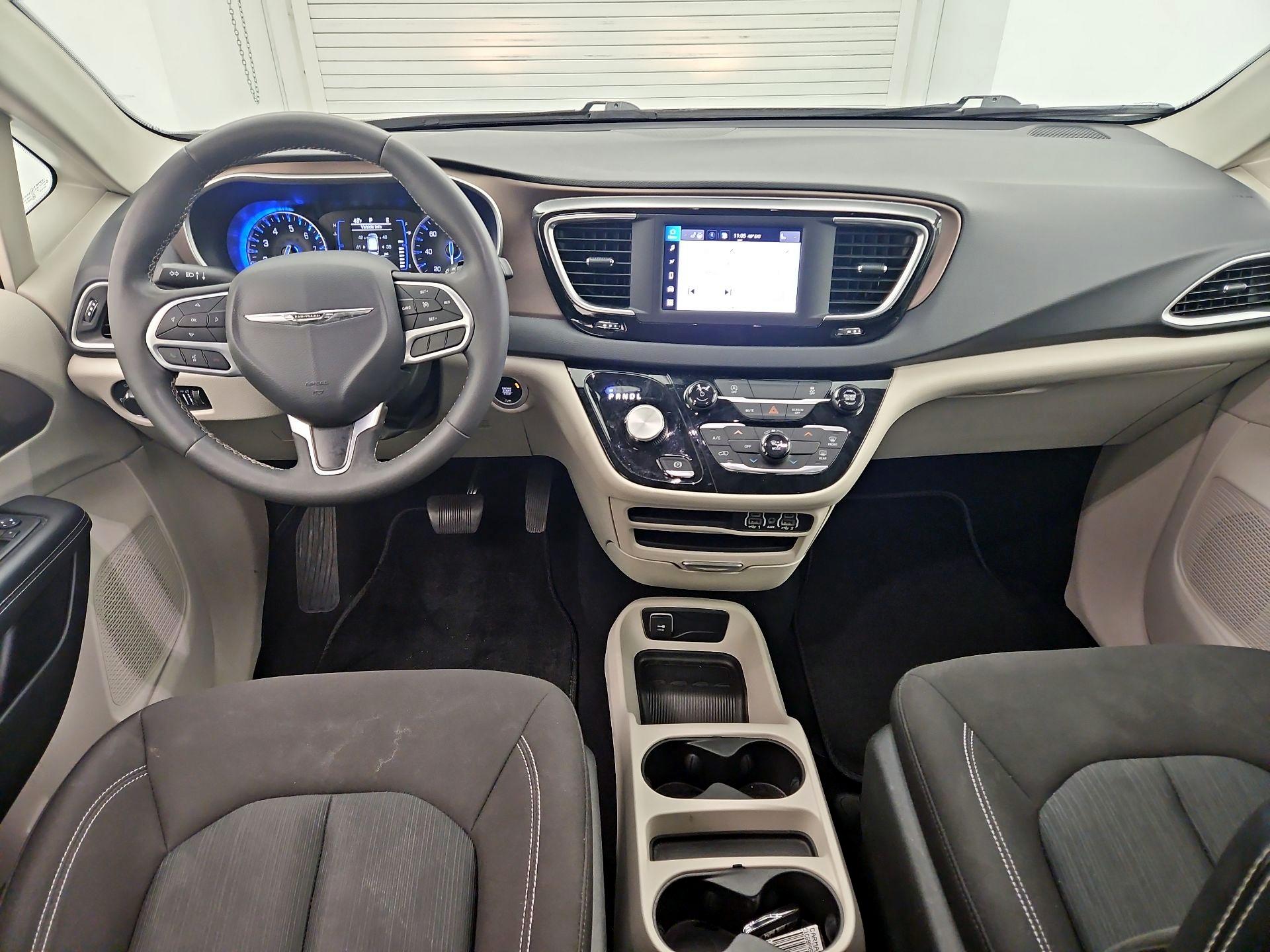 Thumbnail: 2023 Chrysler Voyager - 9