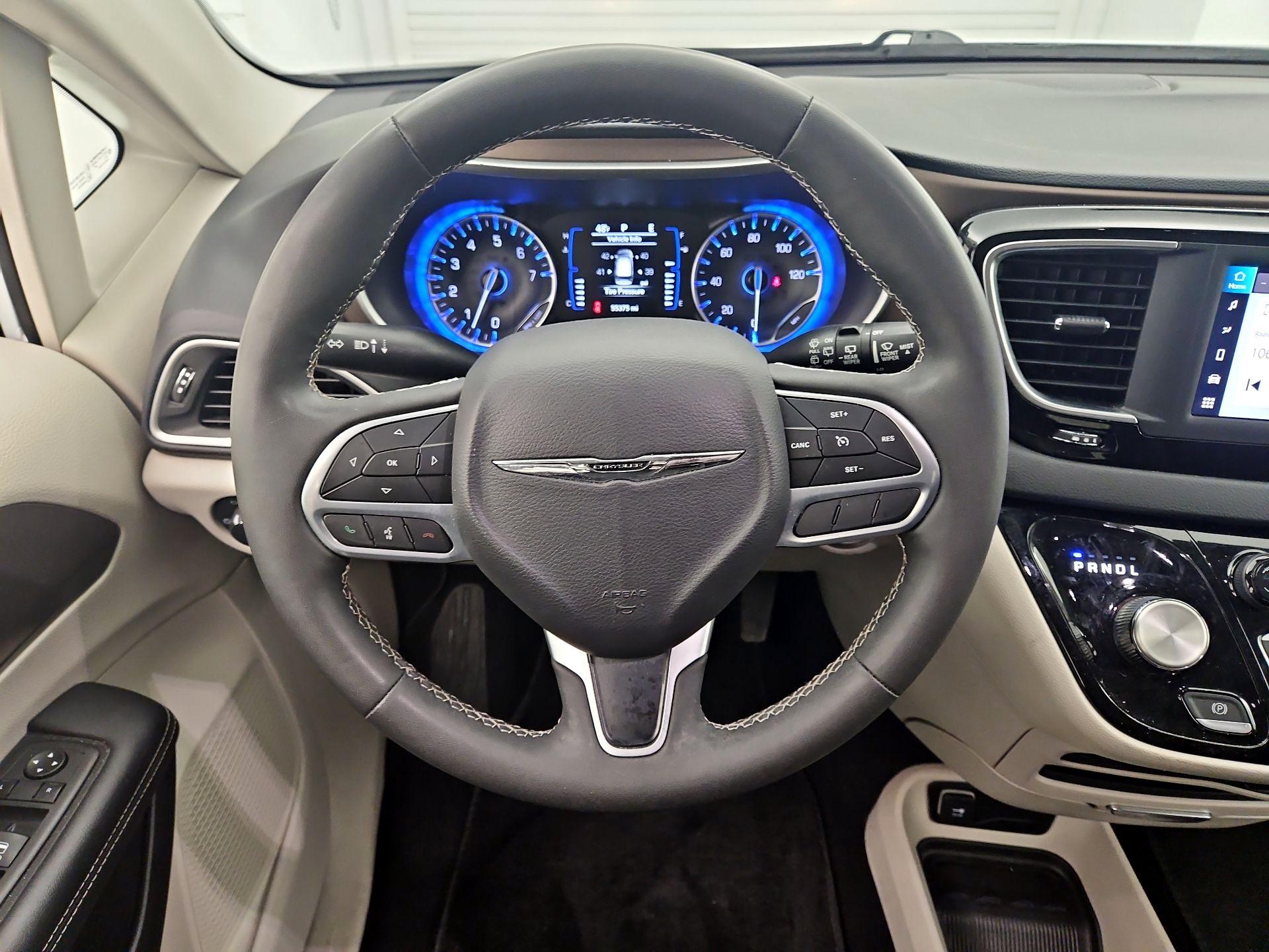 Thumbnail: 2023 Chrysler Voyager - 10