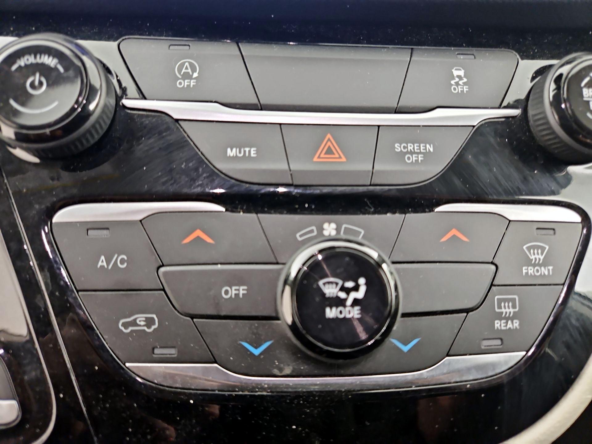 Thumbnail: 2023 Chrysler Voyager - 16