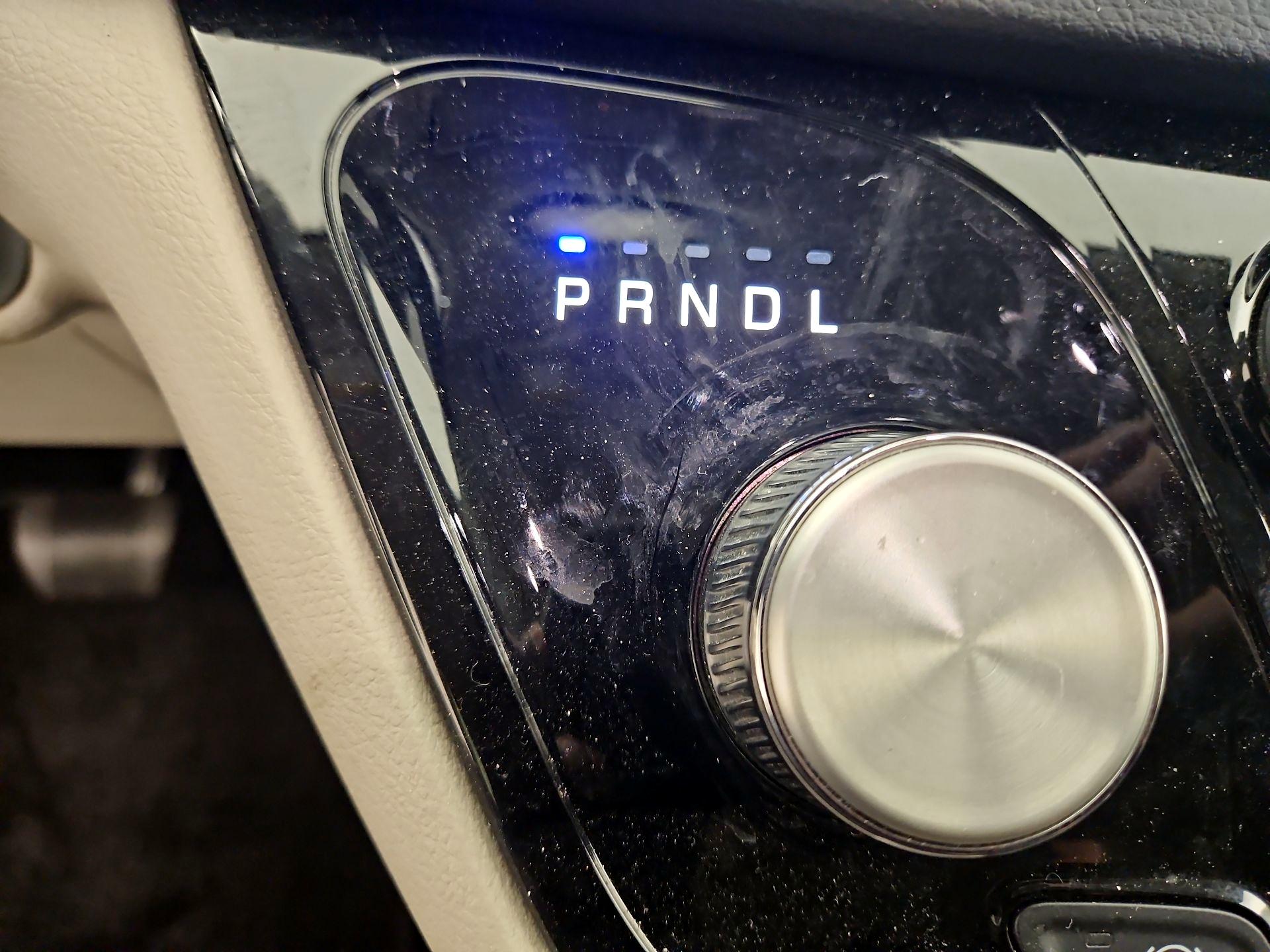 Thumbnail: 2023 Chrysler Voyager - 17