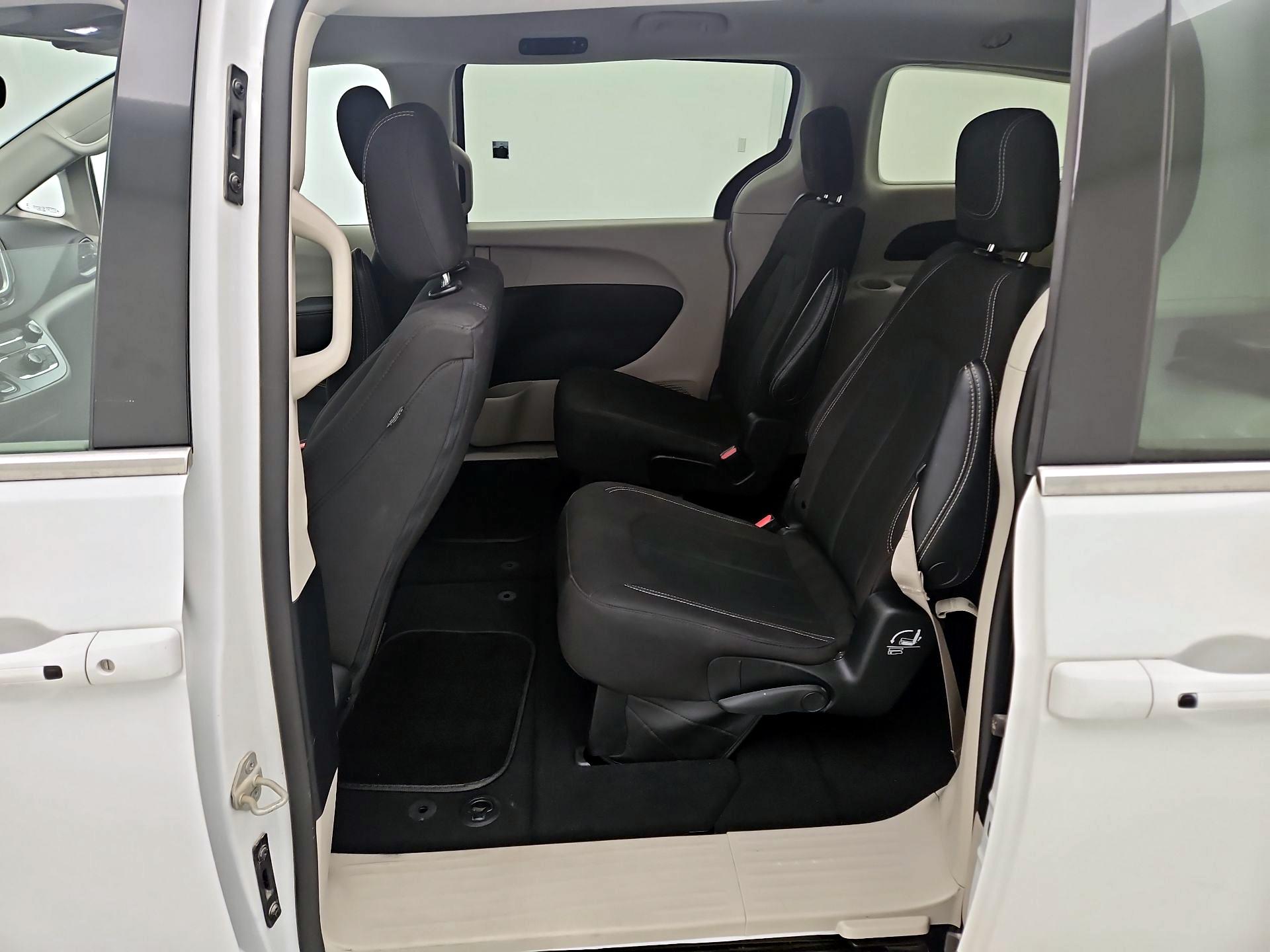 Thumbnail: 2023 Chrysler Voyager - 19