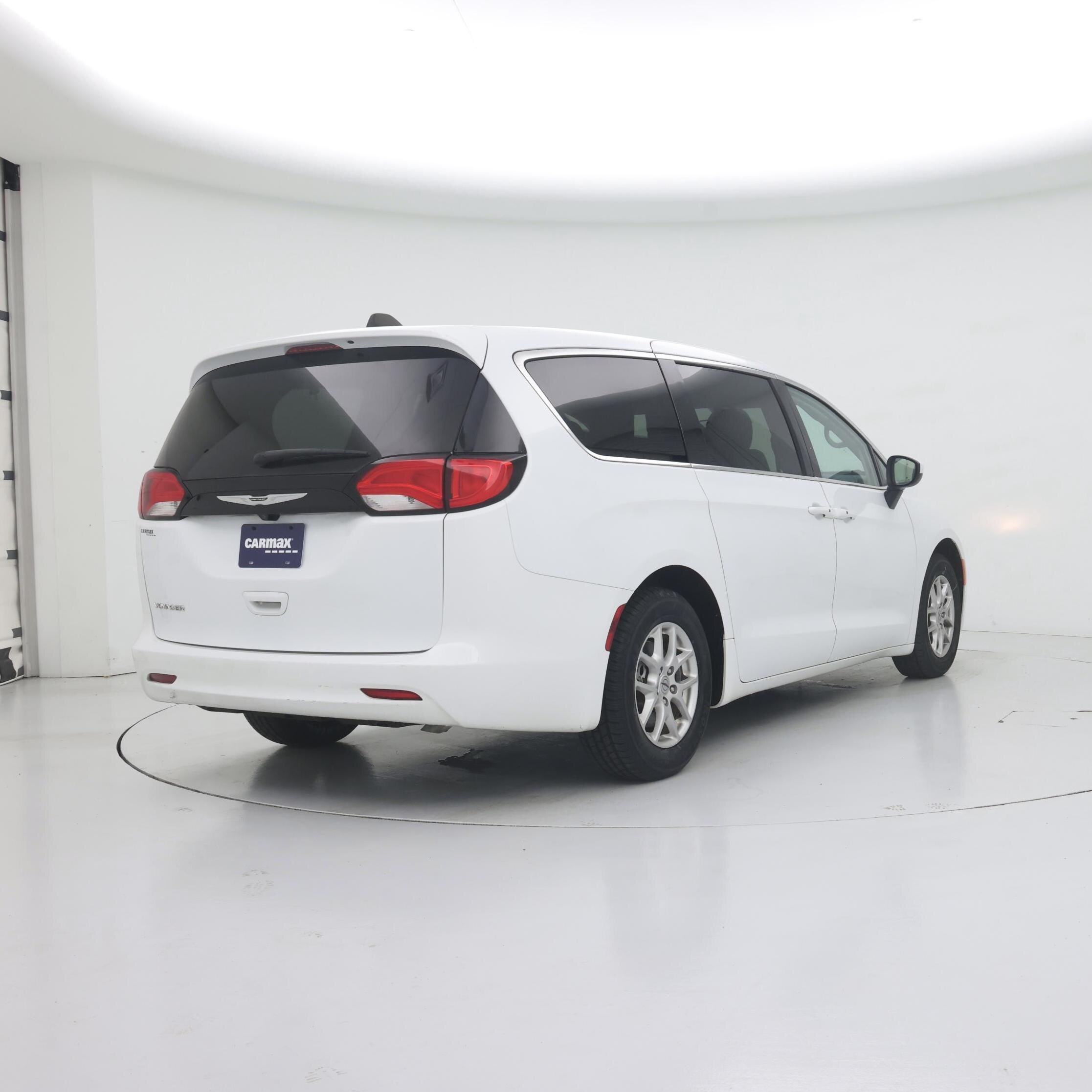 Thumbnail: 2023 Chrysler Voyager - 8