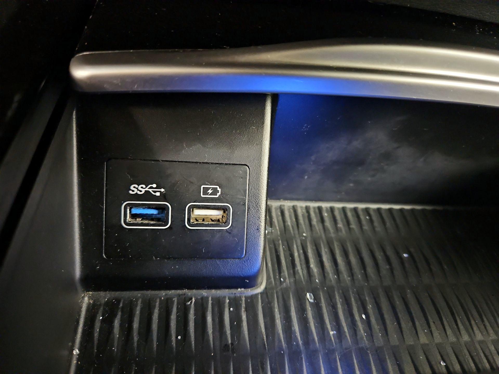 Thumbnail: 2023 Genesis G80 - 19