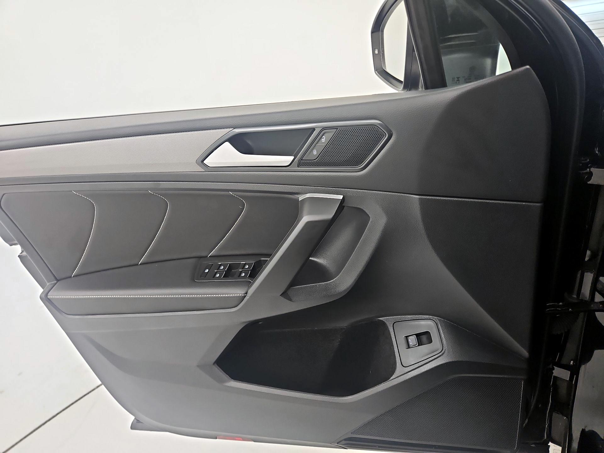 Thumbnail: 2024 Volkswagen Tiguan - 12