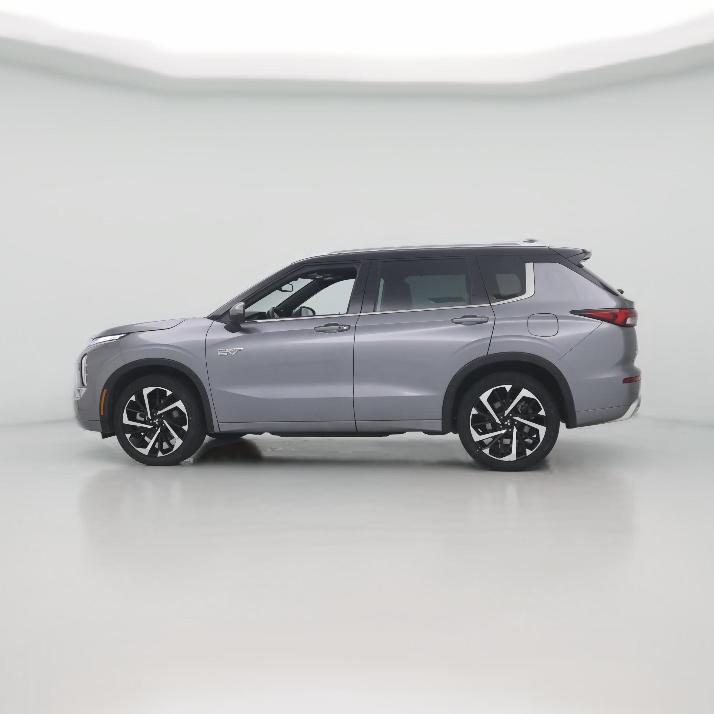 Thumbnail: 2023 Mitsubishi Outlander - 1