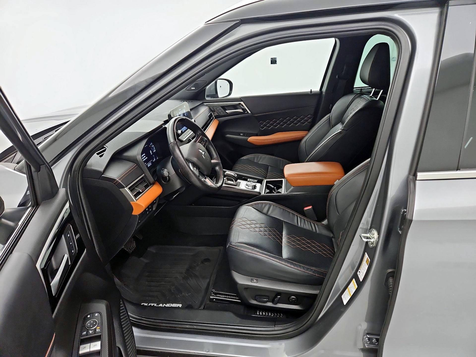 Thumbnail: 2023 Mitsubishi Outlander - 11