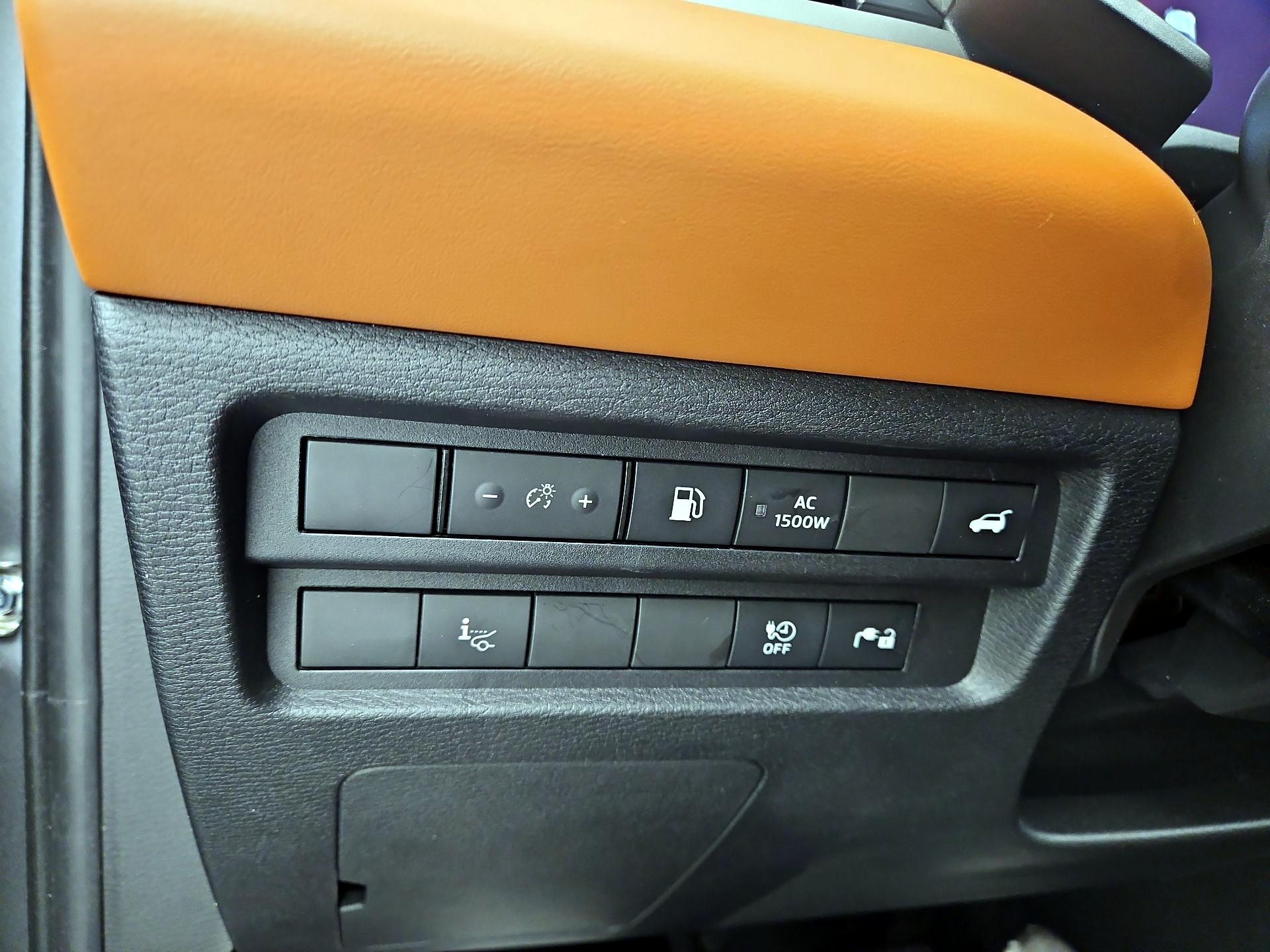 Thumbnail: 2023 Mitsubishi Outlander - 13