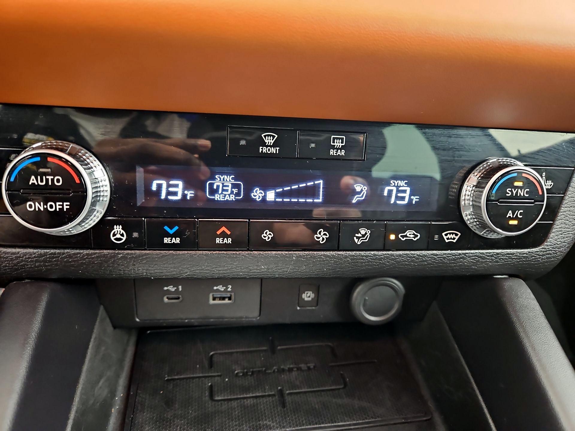 Thumbnail: 2023 Mitsubishi Outlander - 16