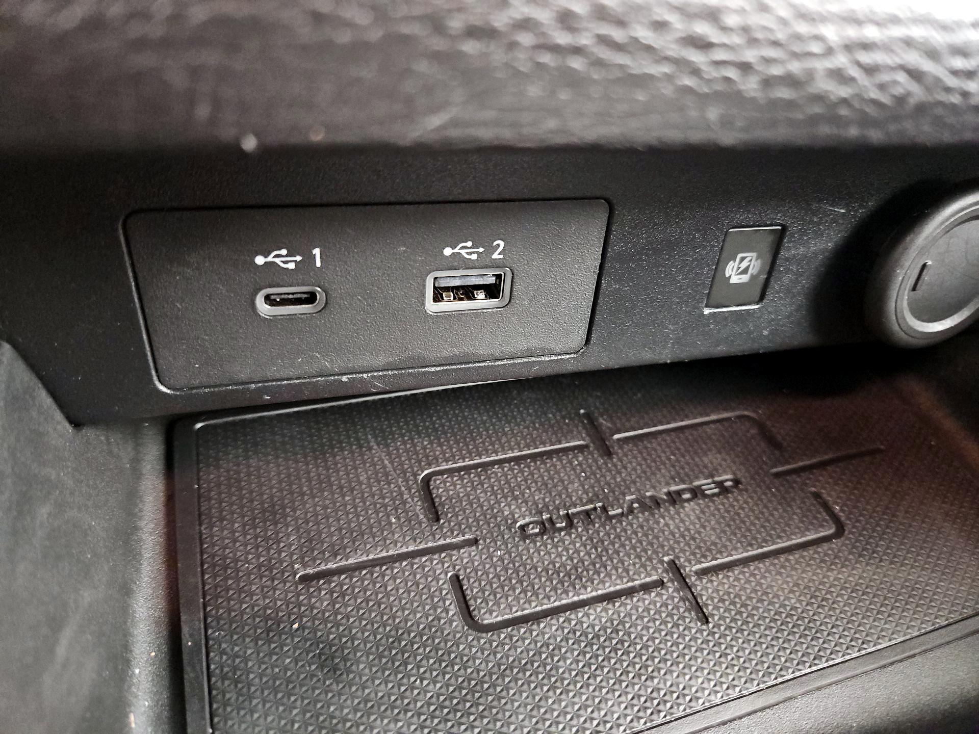 Thumbnail: 2023 Mitsubishi Outlander - 18