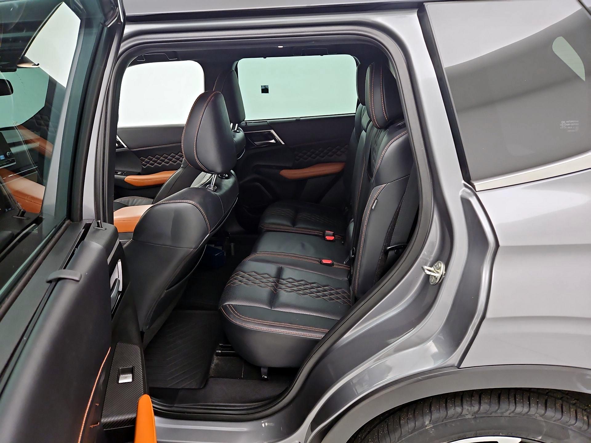 Thumbnail: 2023 Mitsubishi Outlander - 20