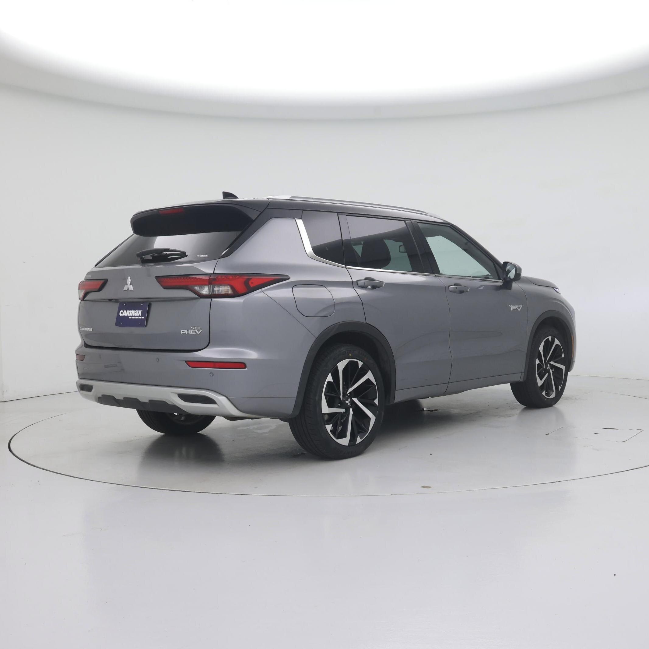 Thumbnail: 2023 Mitsubishi Outlander - 3