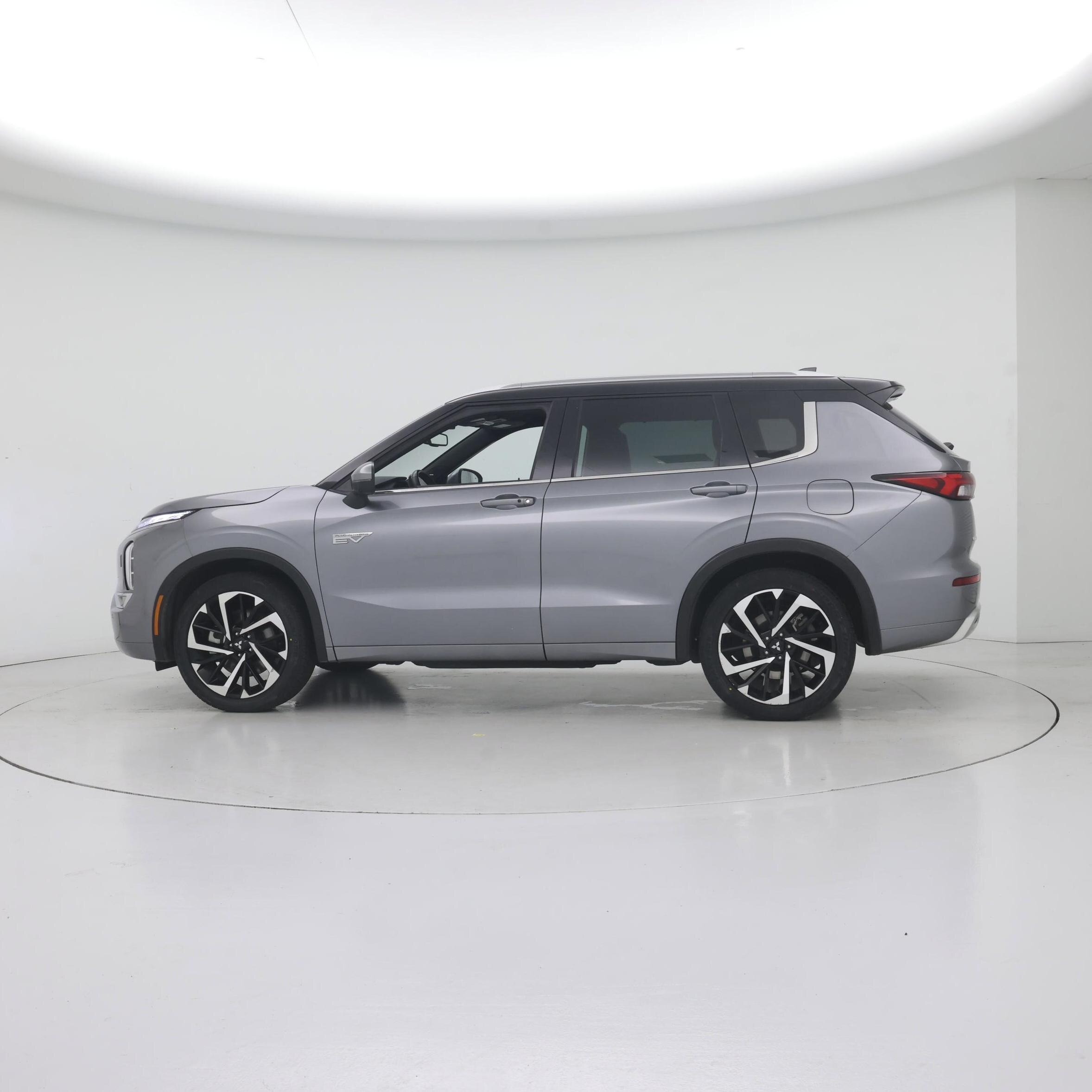 Thumbnail: 2023 Mitsubishi Outlander - 7