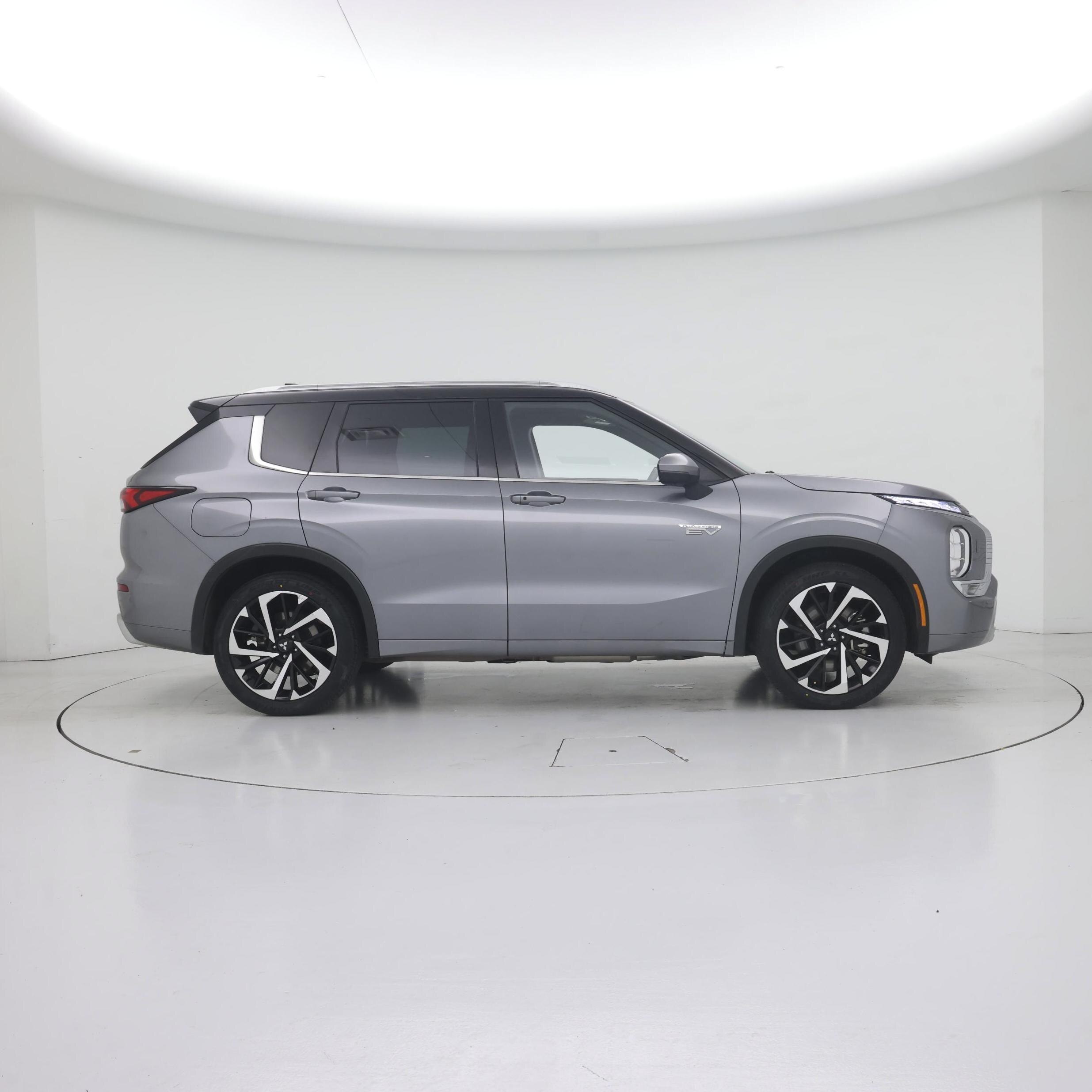 Thumbnail: 2023 Mitsubishi Outlander - 8