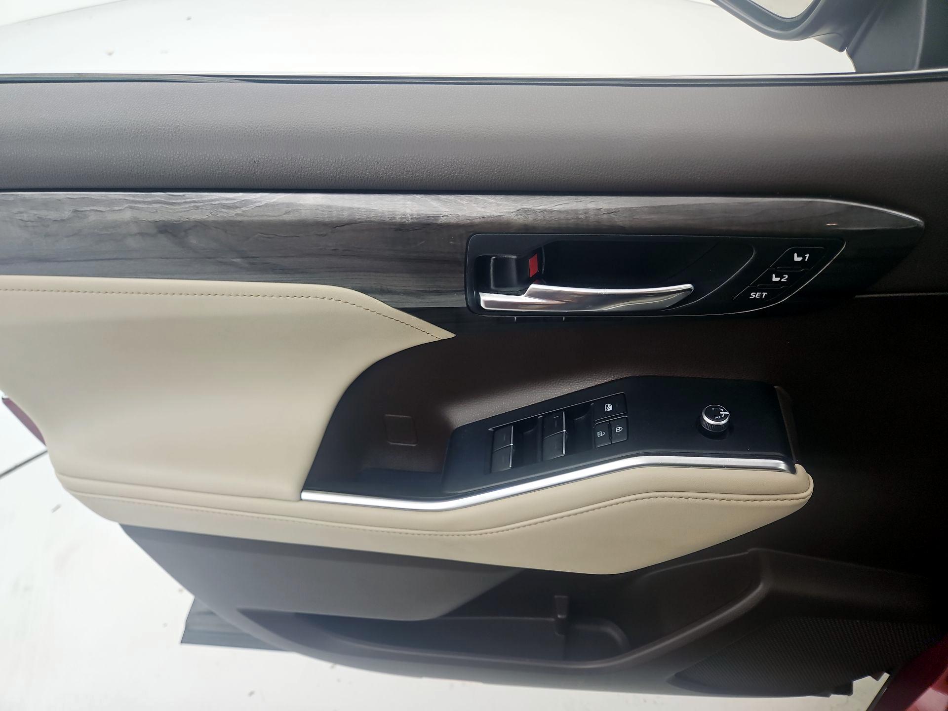 Thumbnail: 2020 Toyota Highlander - 12