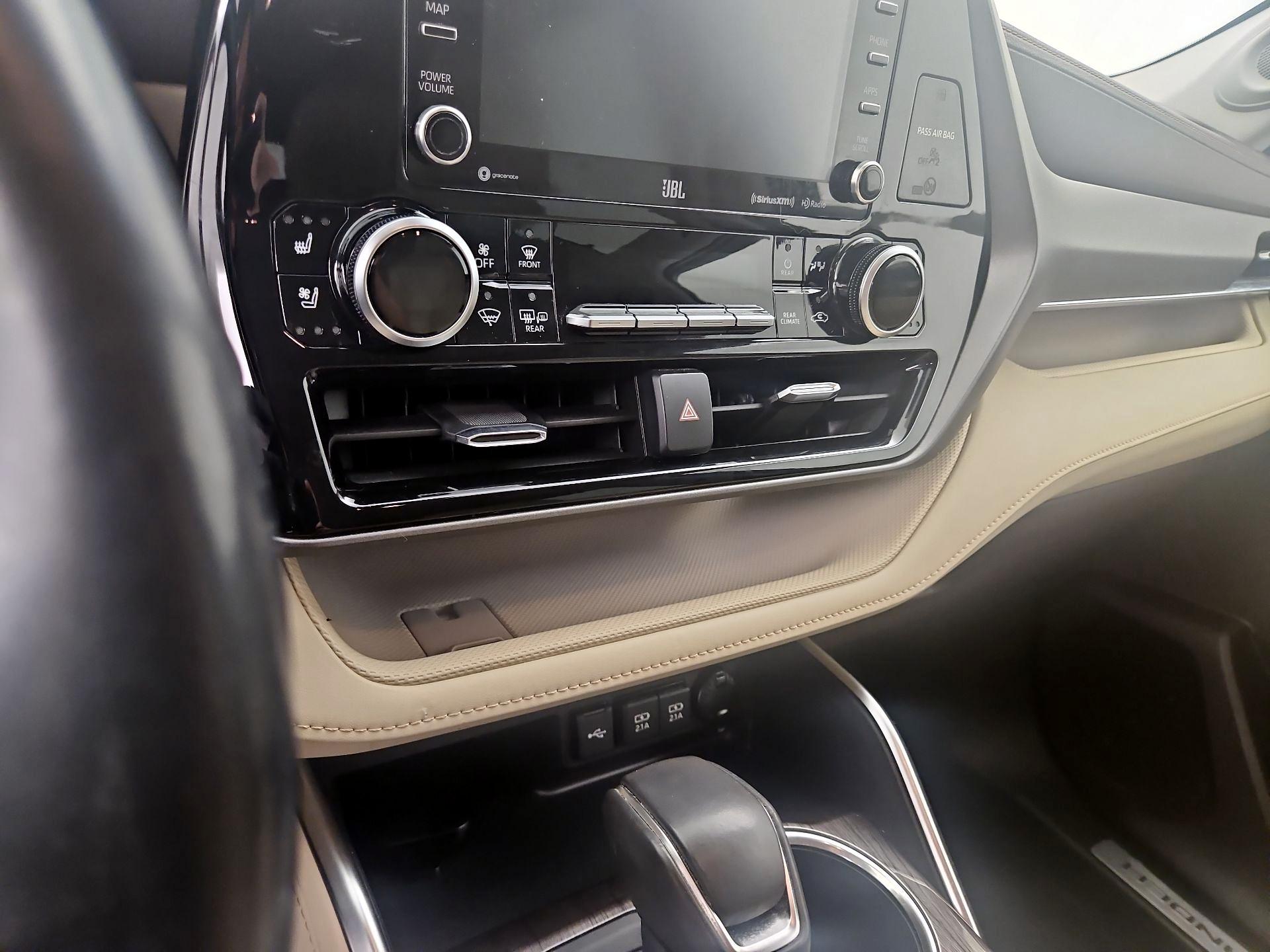 Thumbnail: 2020 Toyota Highlander - 17