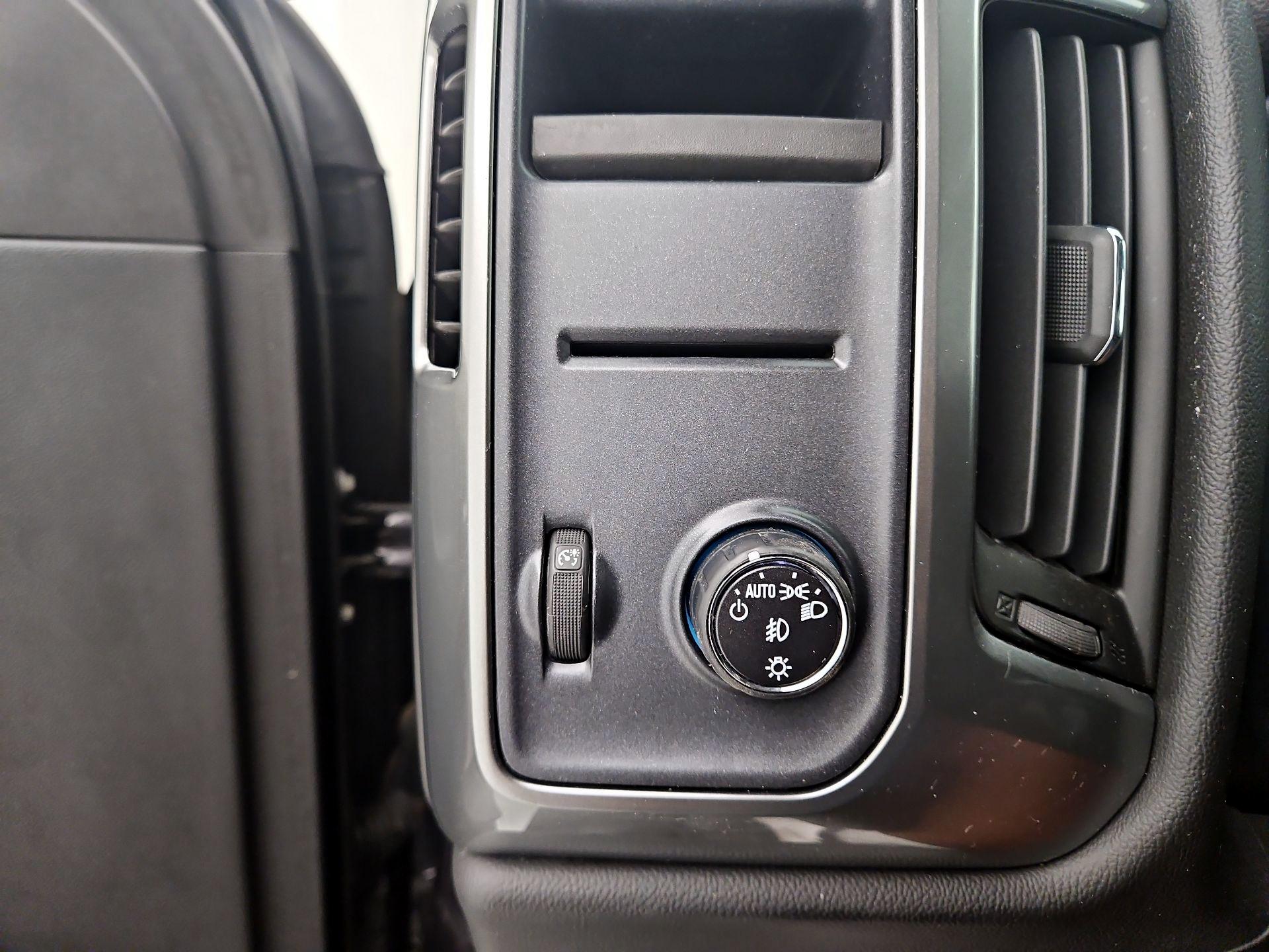 Thumbnail: 2015 Chevrolet Silverado 1500 - 13