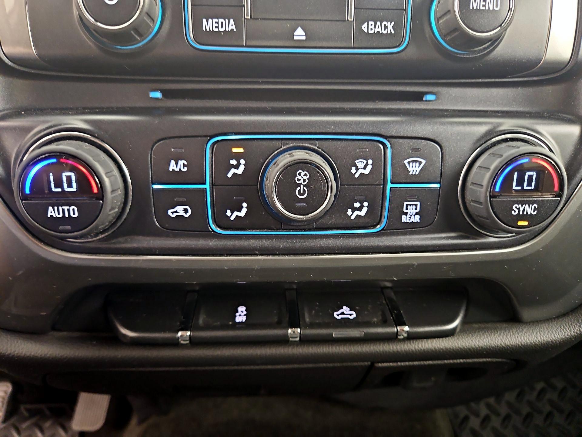 Thumbnail: 2015 Chevrolet Silverado 1500 - 16