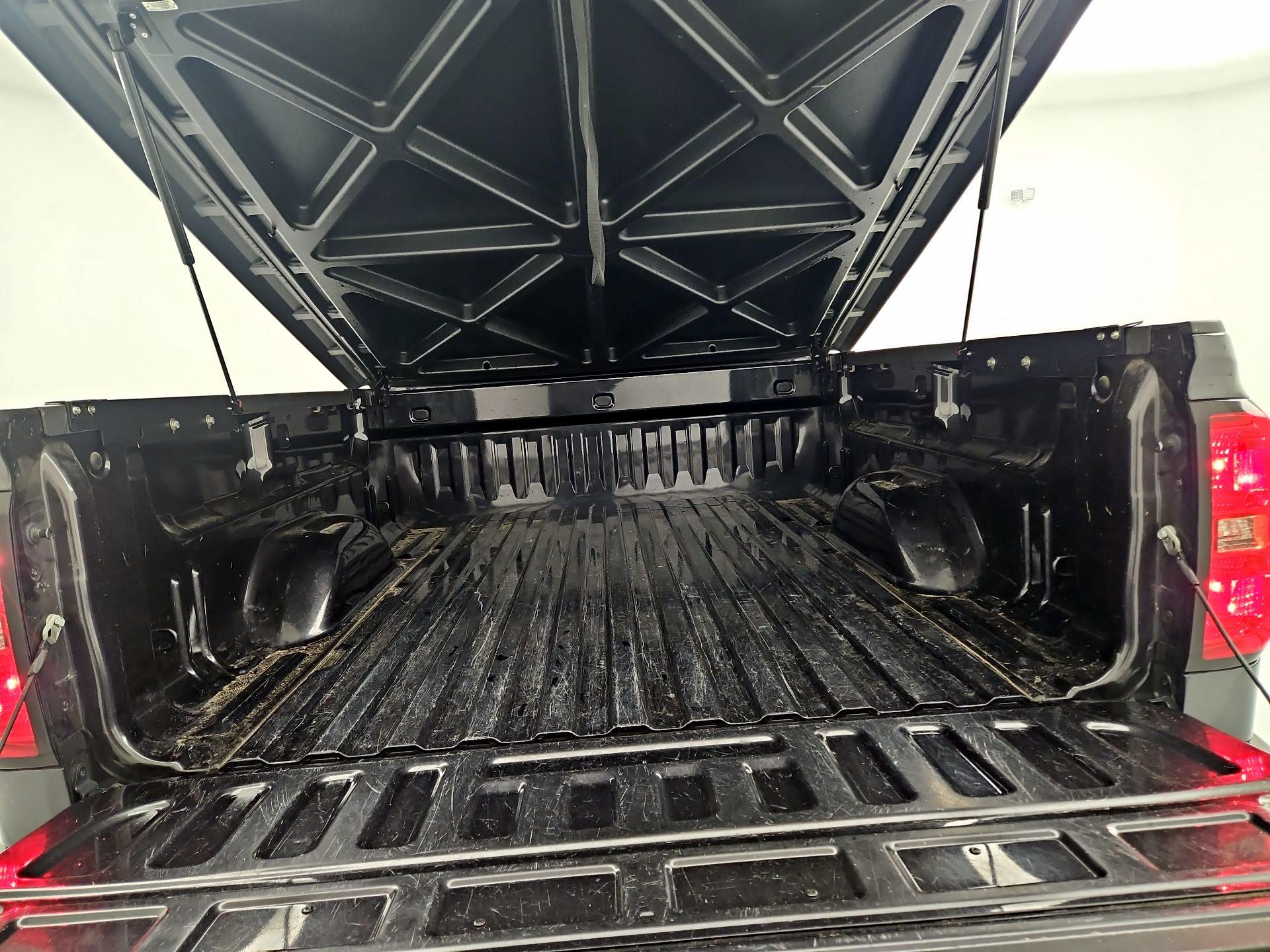 Thumbnail: 2015 Chevrolet Silverado 1500 - 19