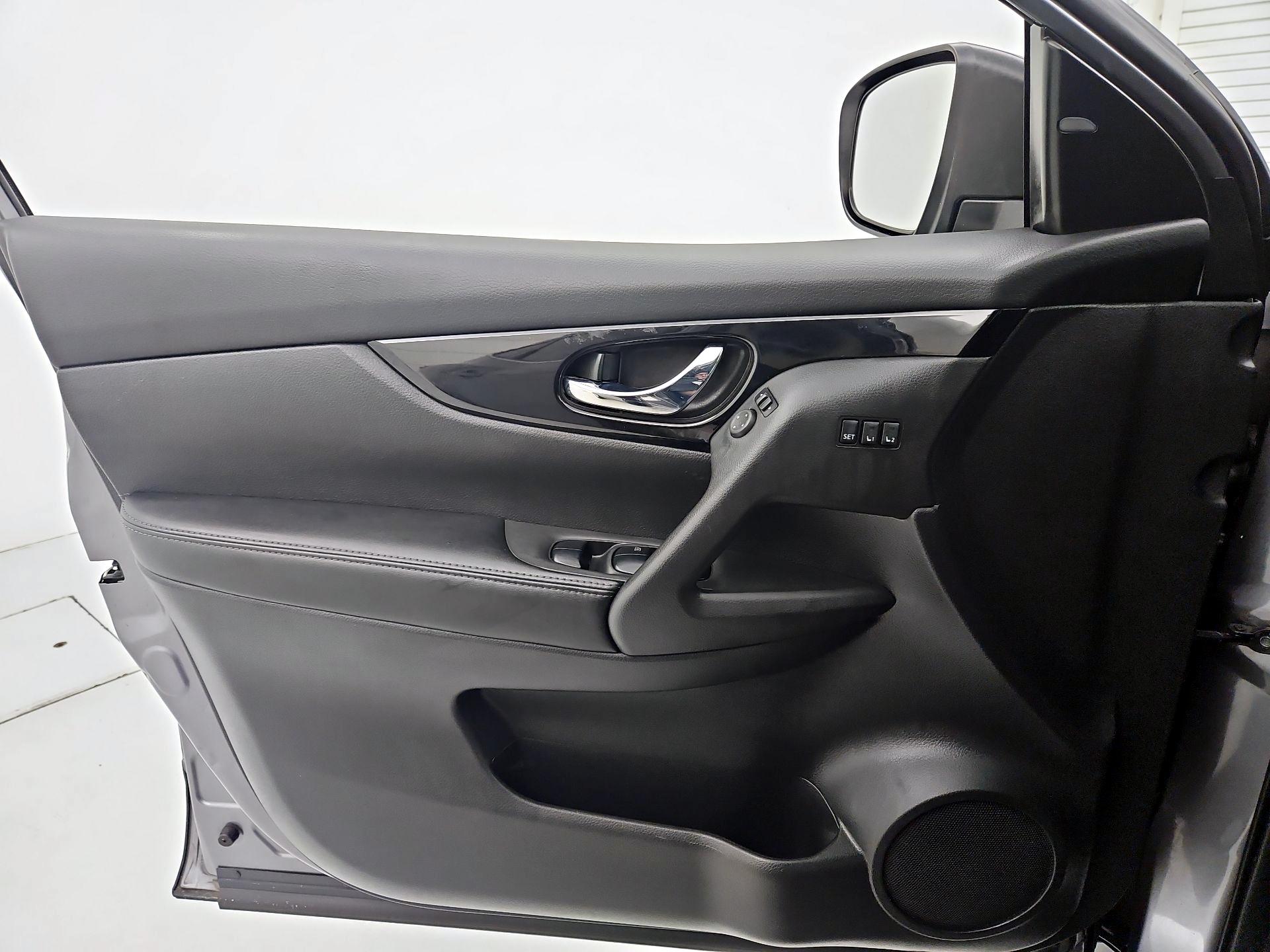 Thumbnail: 2022 Nissan Rogue Sport - 12