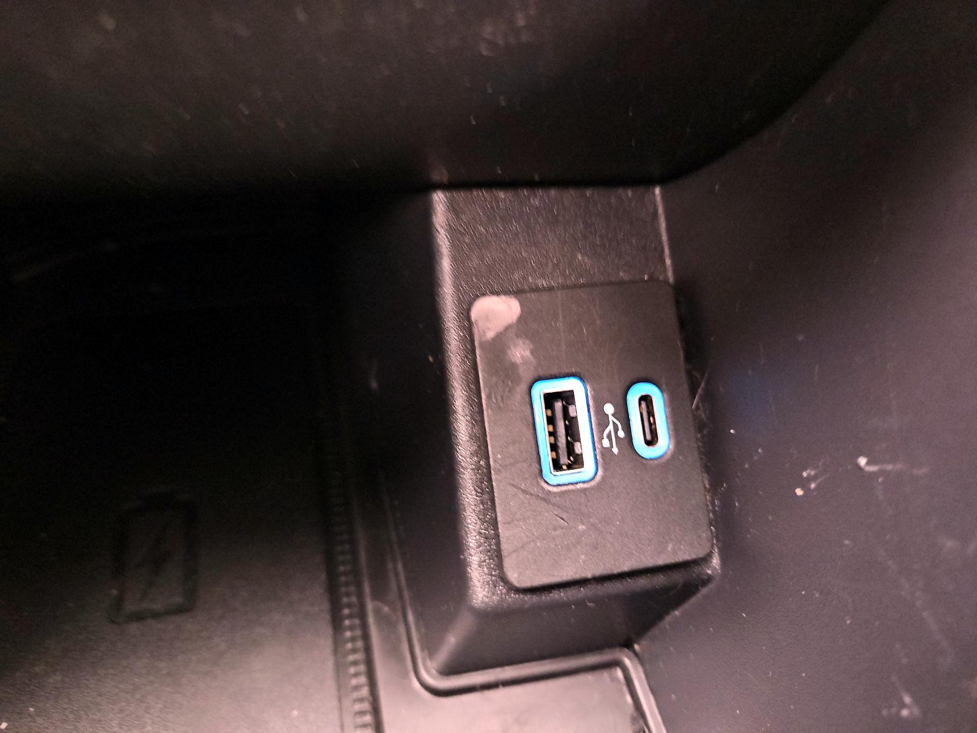 Thumbnail: 2021 Ford Edge - 18