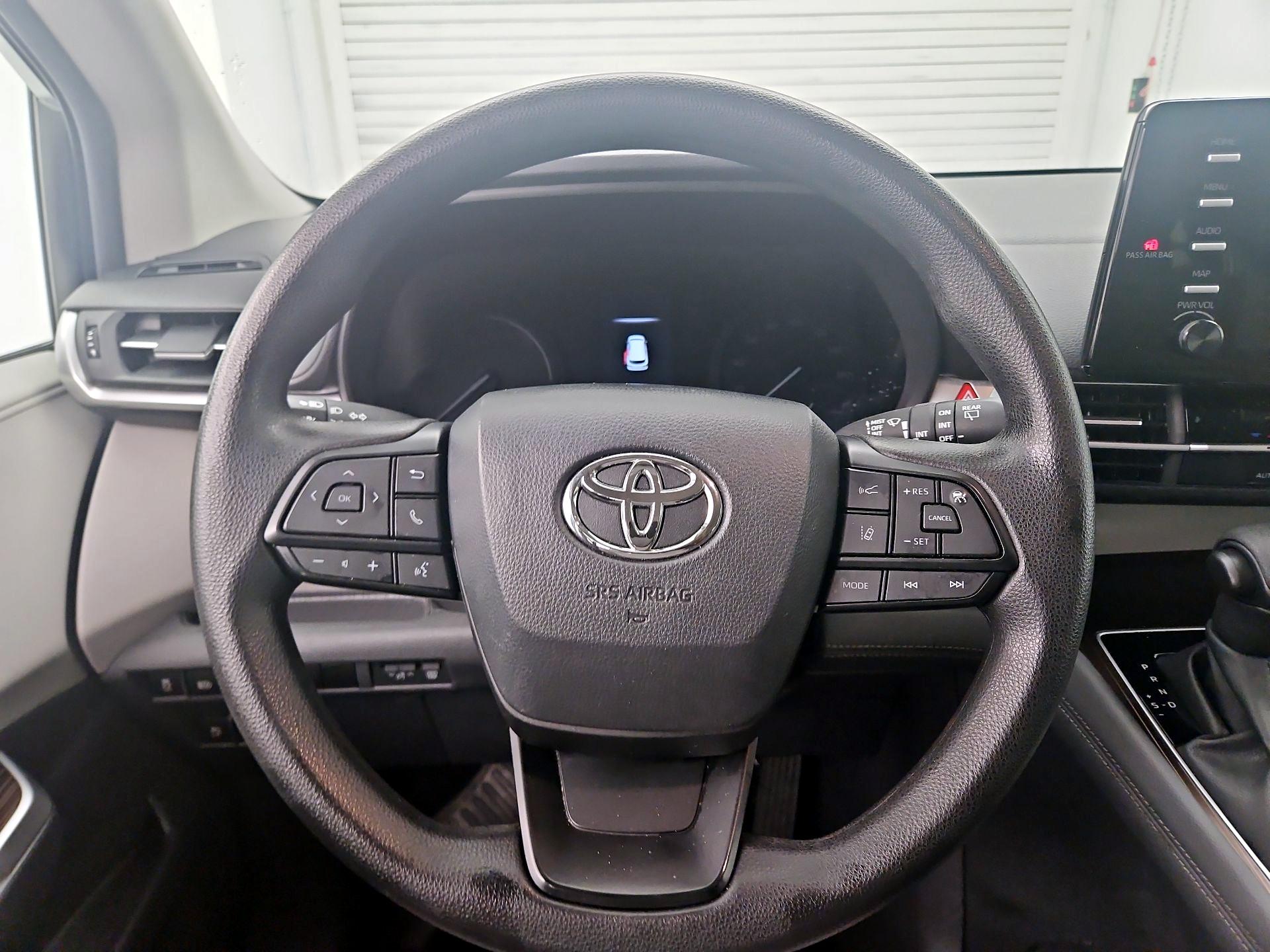 Thumbnail: 2024 Toyota Sienna - 10