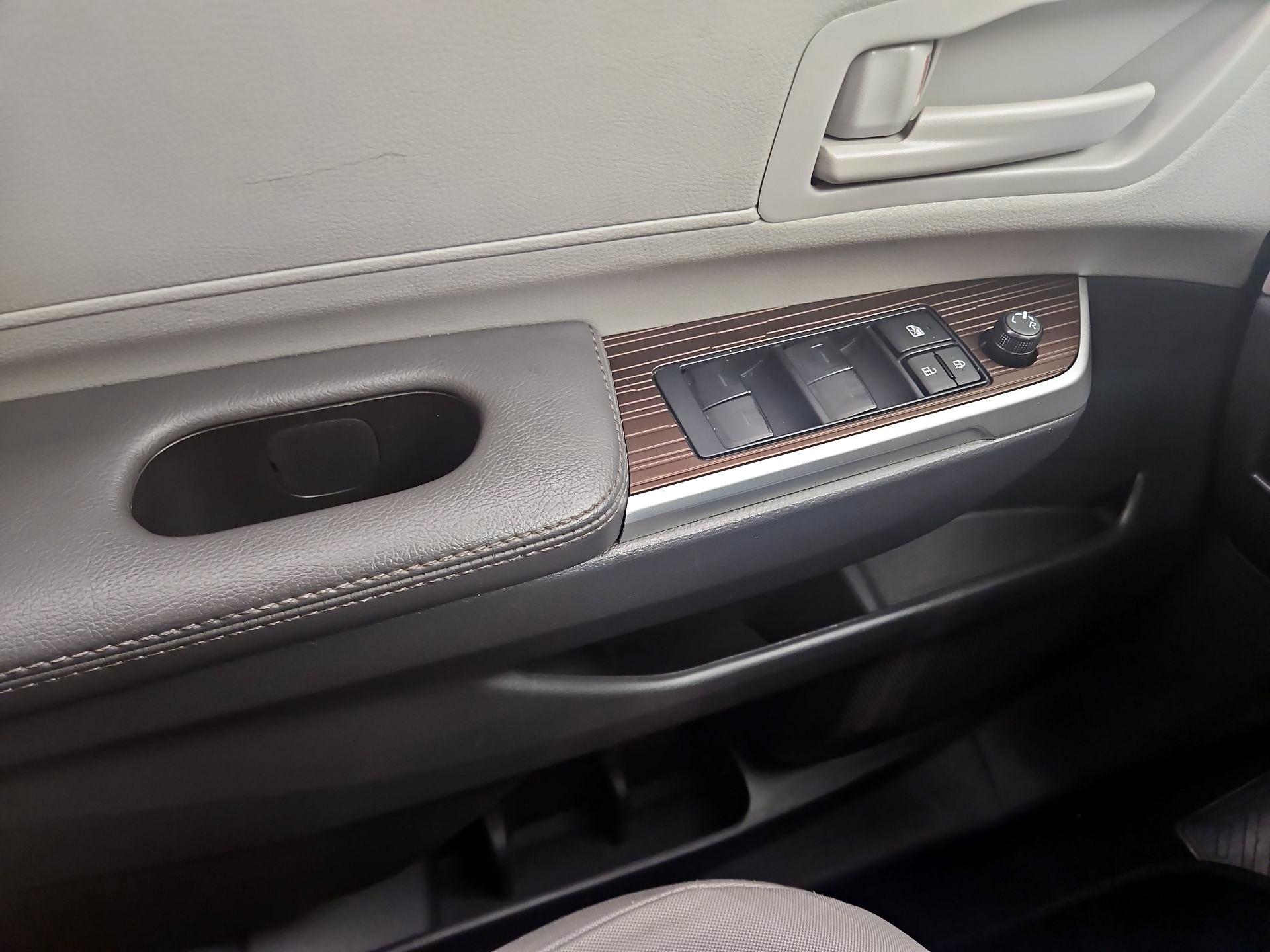 Thumbnail: 2024 Toyota Sienna - 12