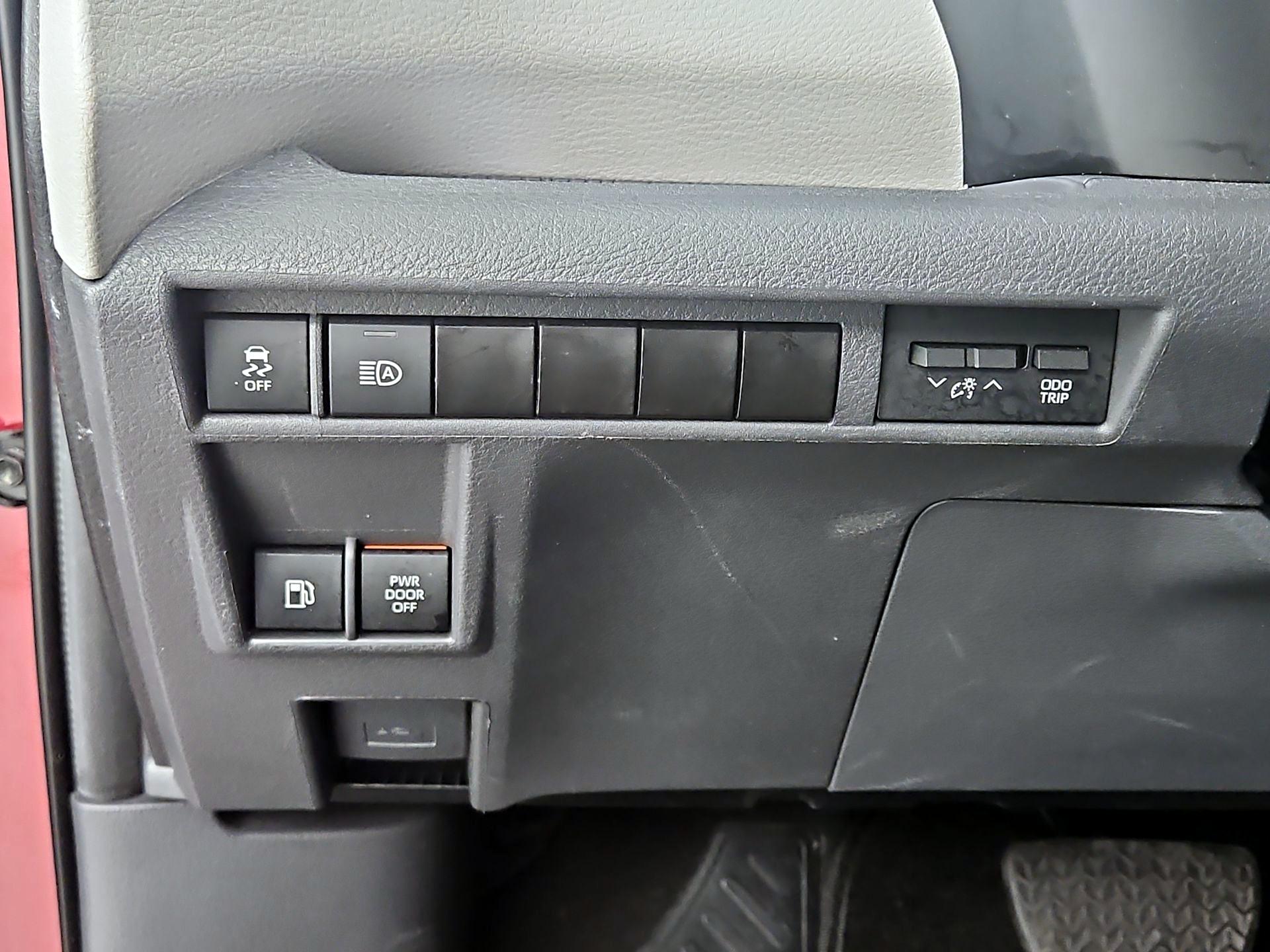 Thumbnail: 2024 Toyota Sienna - 13