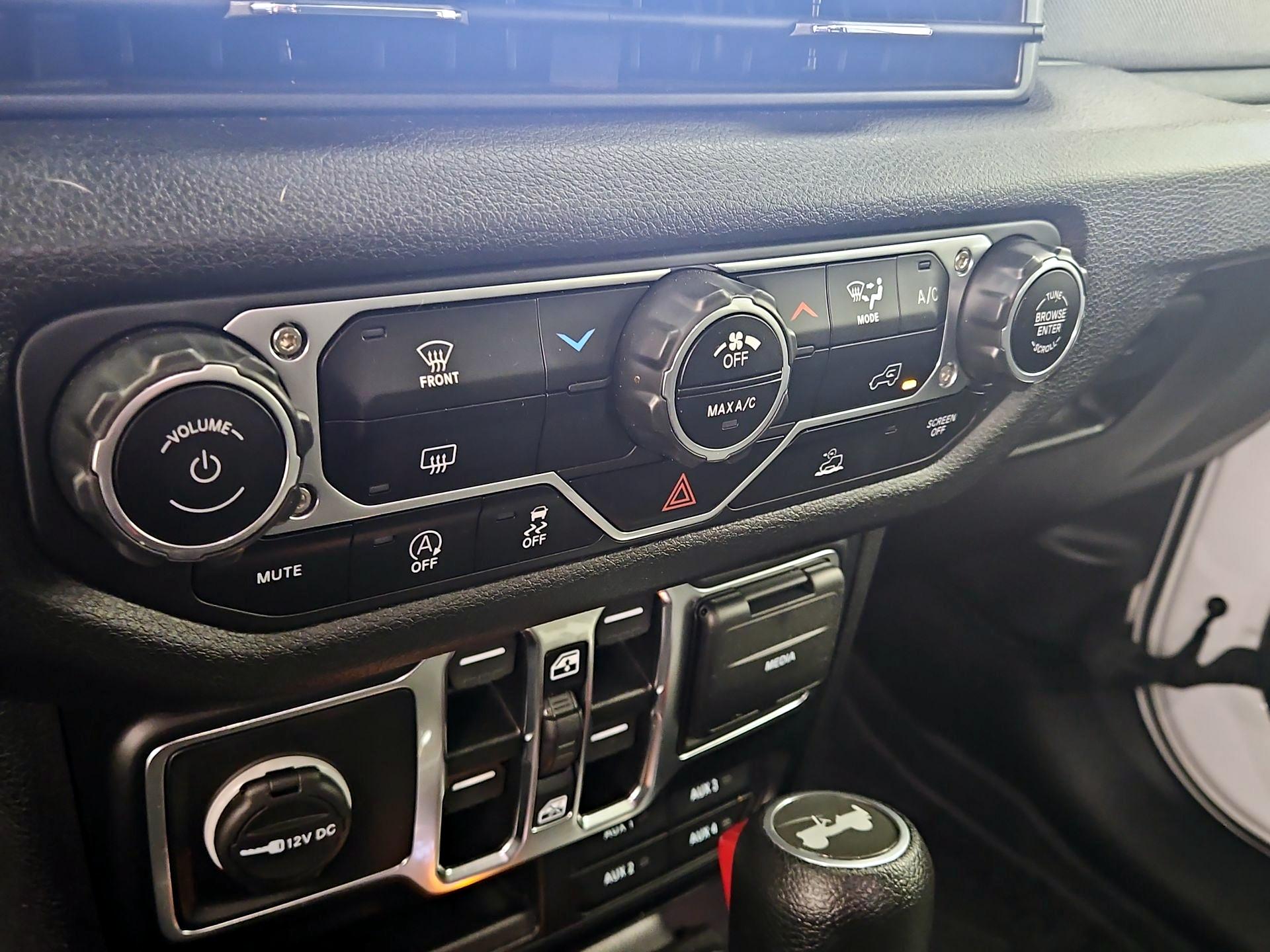 Thumbnail: 2024 Jeep Wrangler - 16