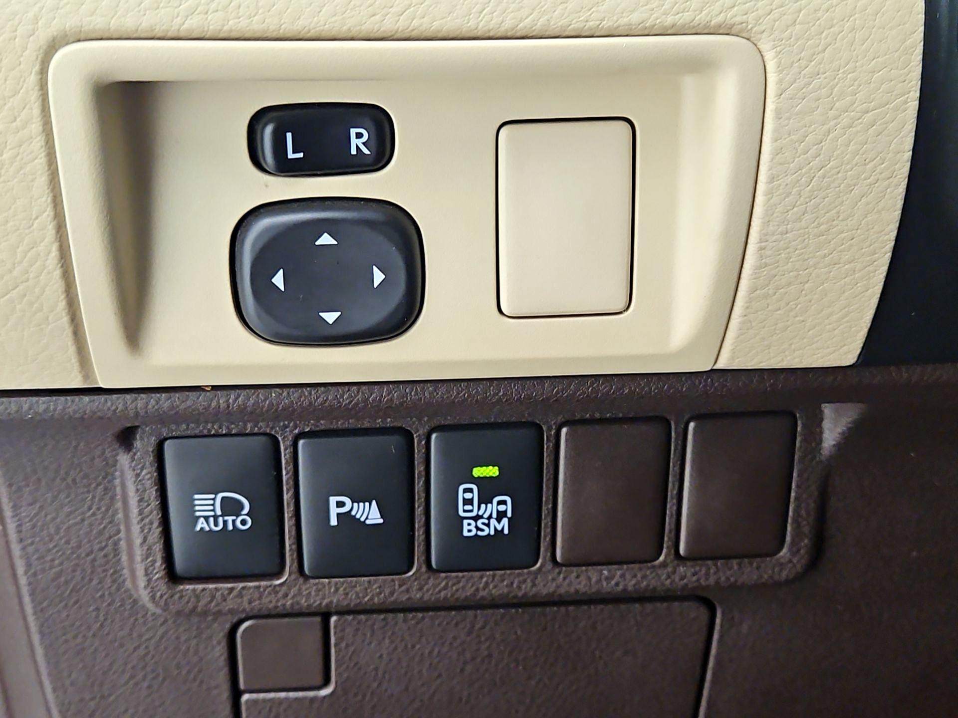 Thumbnail: 2017 Lexus ES - 13