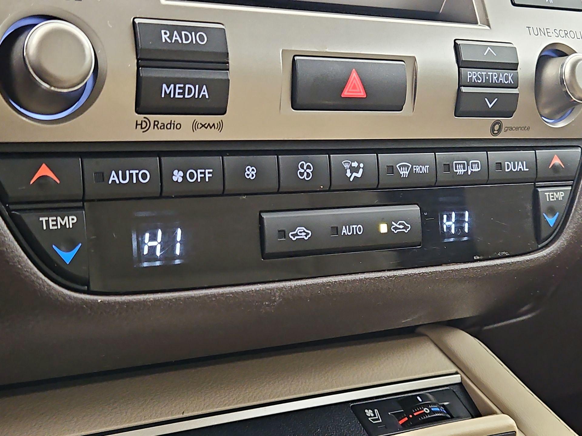 Thumbnail: 2017 Lexus ES - 16