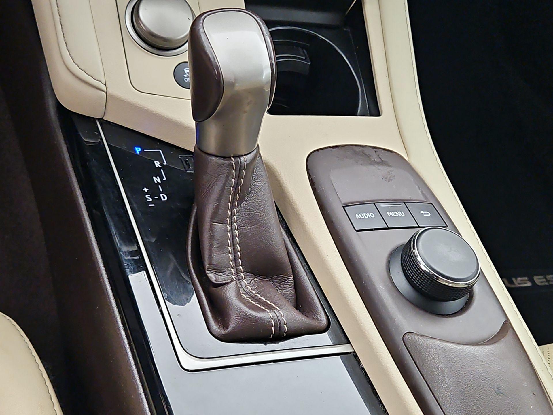 Thumbnail: 2017 Lexus ES - 17