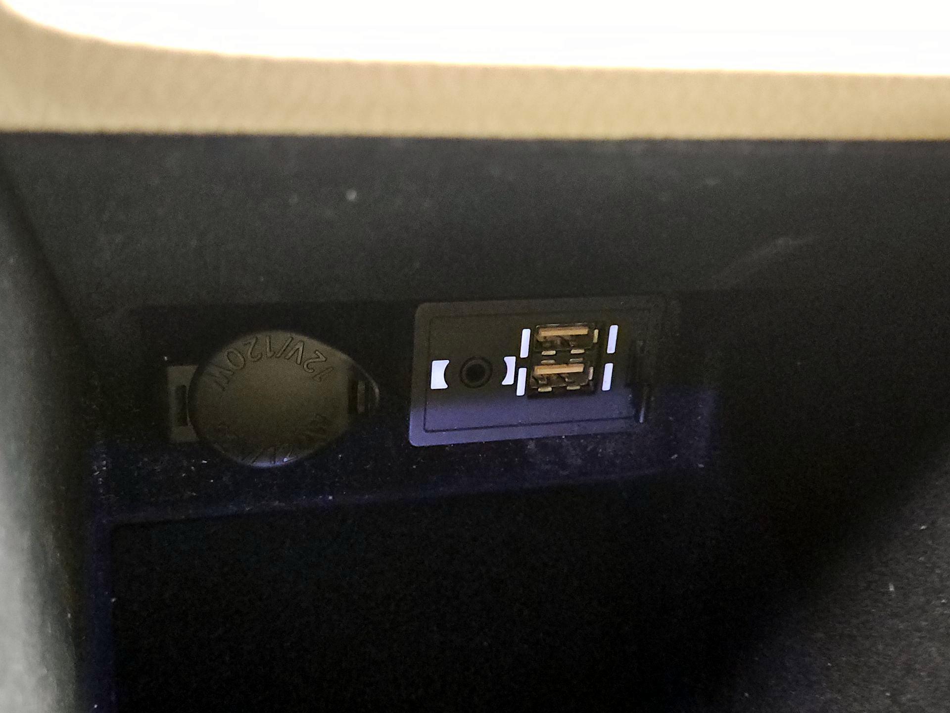 Thumbnail: 2017 Lexus ES - 18