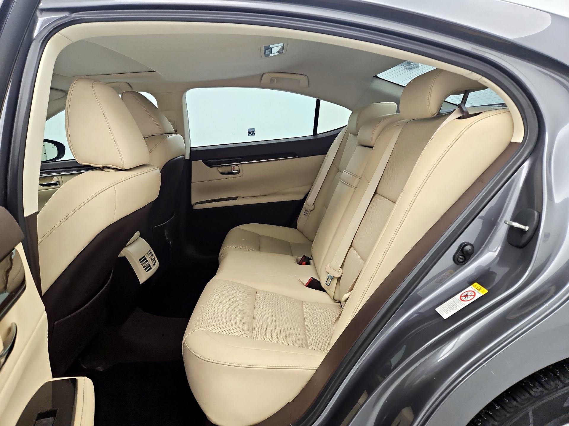 Thumbnail: 2017 Lexus ES - 20