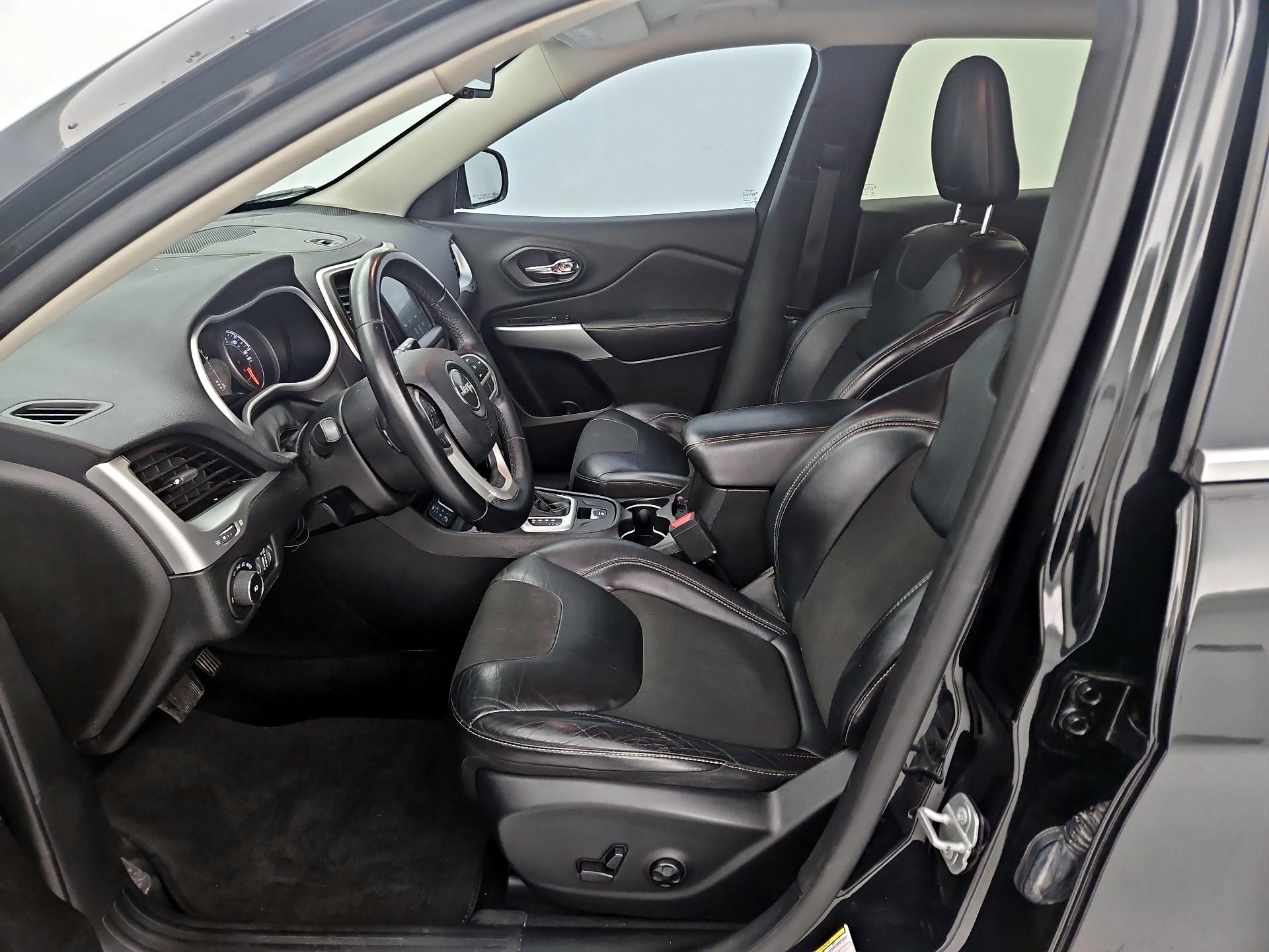 Thumbnail: 2018 Jeep Cherokee - 11