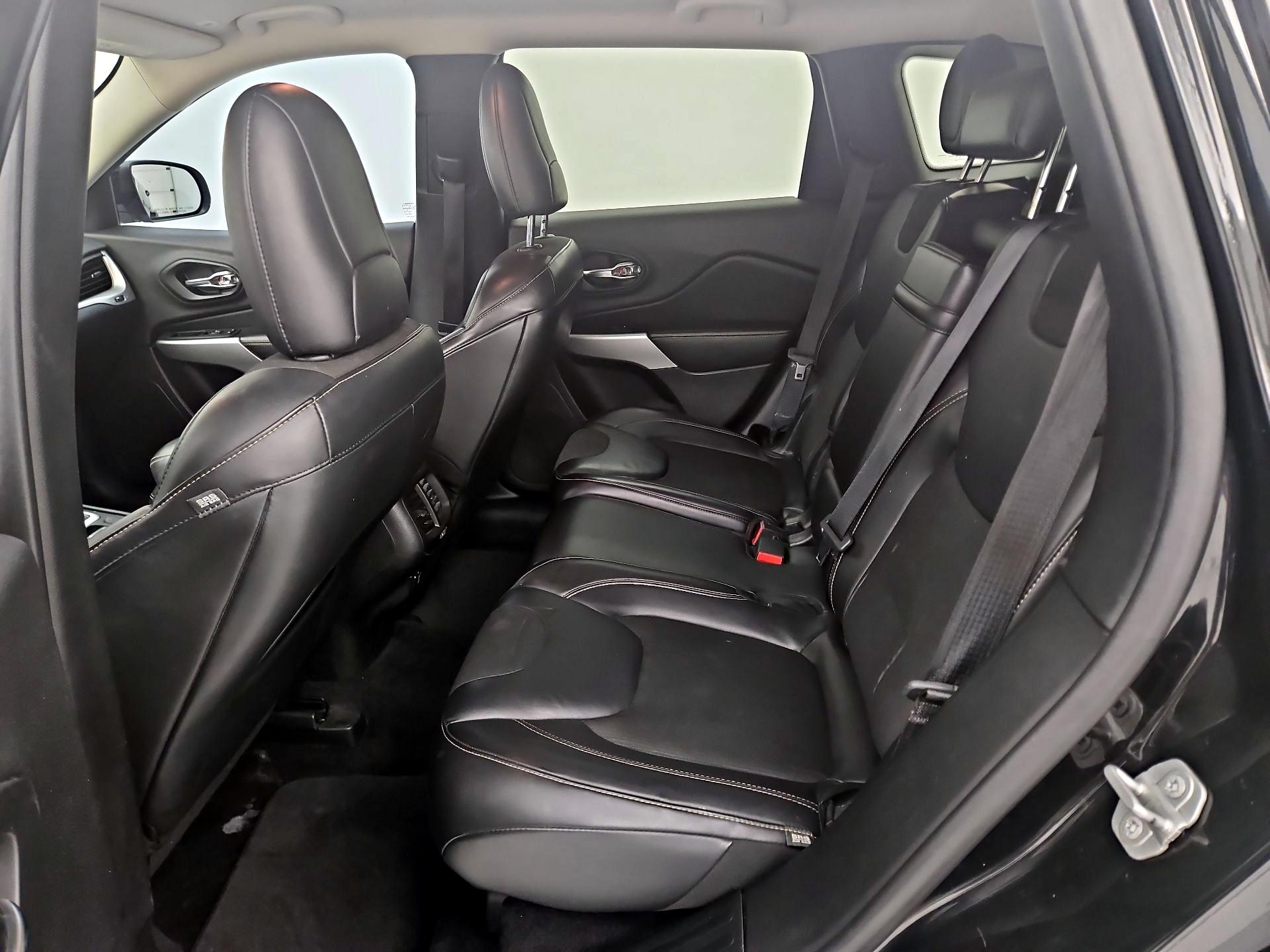 Thumbnail: 2018 Jeep Cherokee - 19