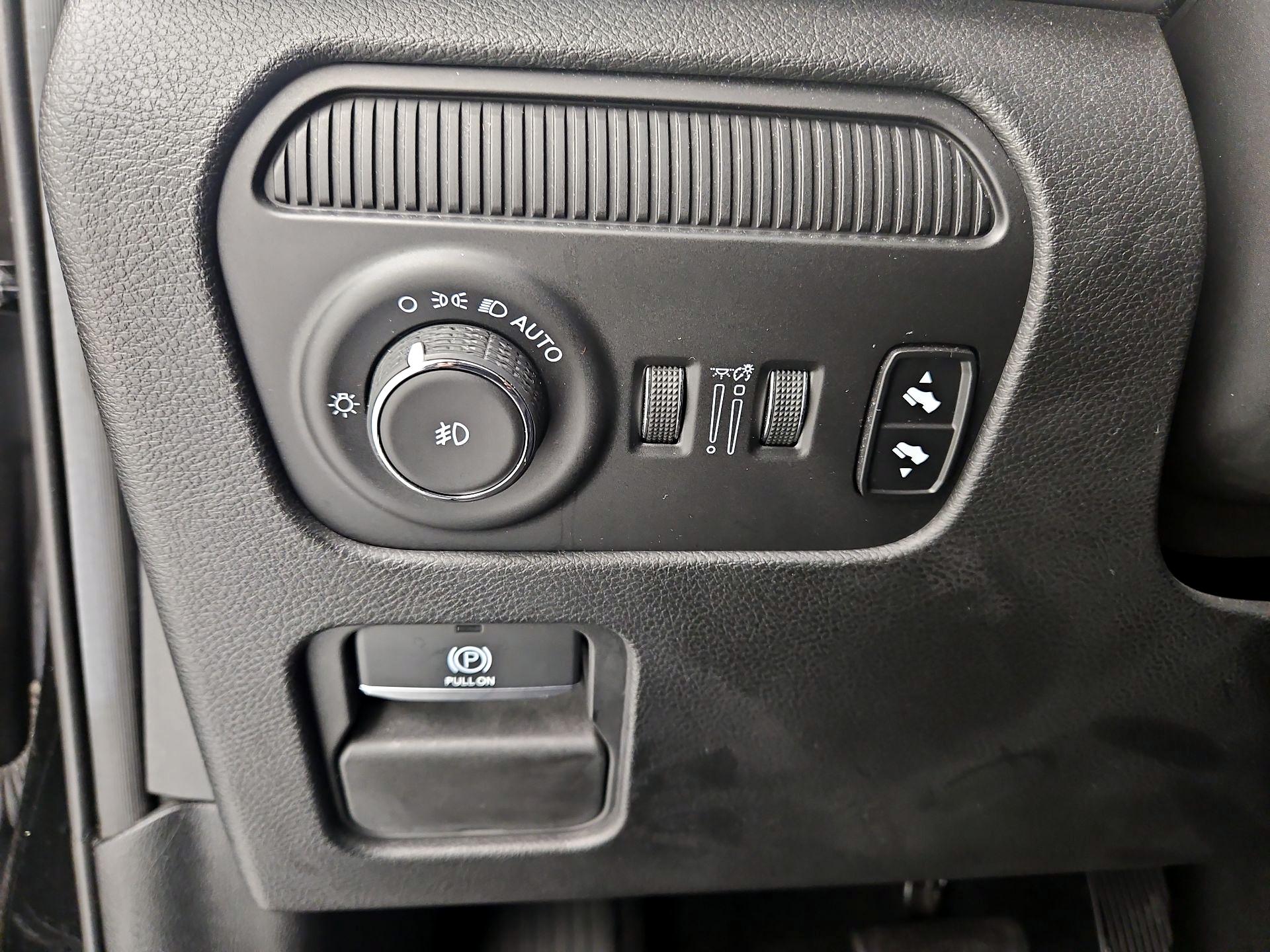 Thumbnail: 2022 Jeep Wagoneer - 13