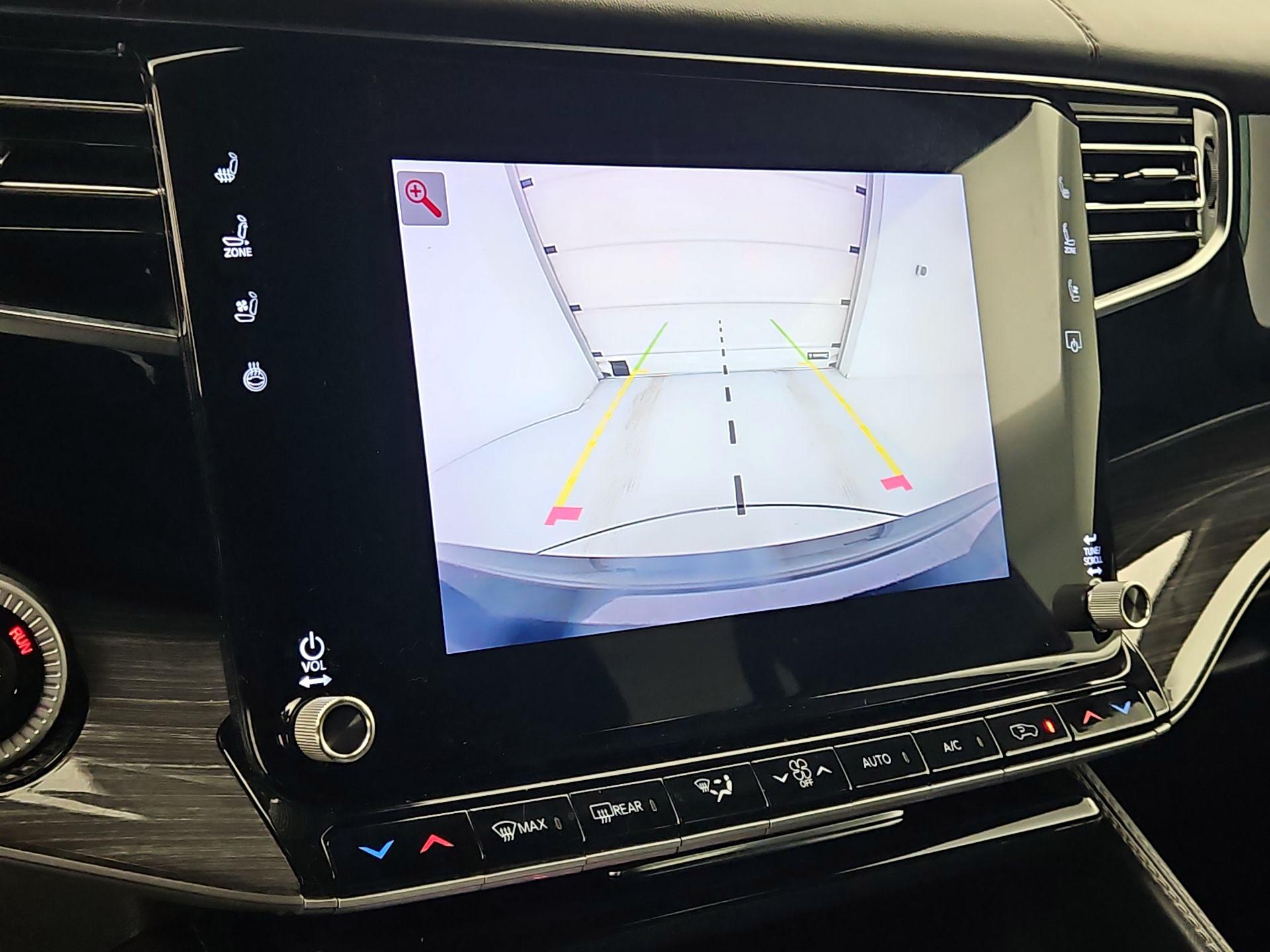 Thumbnail: 2022 Jeep Wagoneer - 15