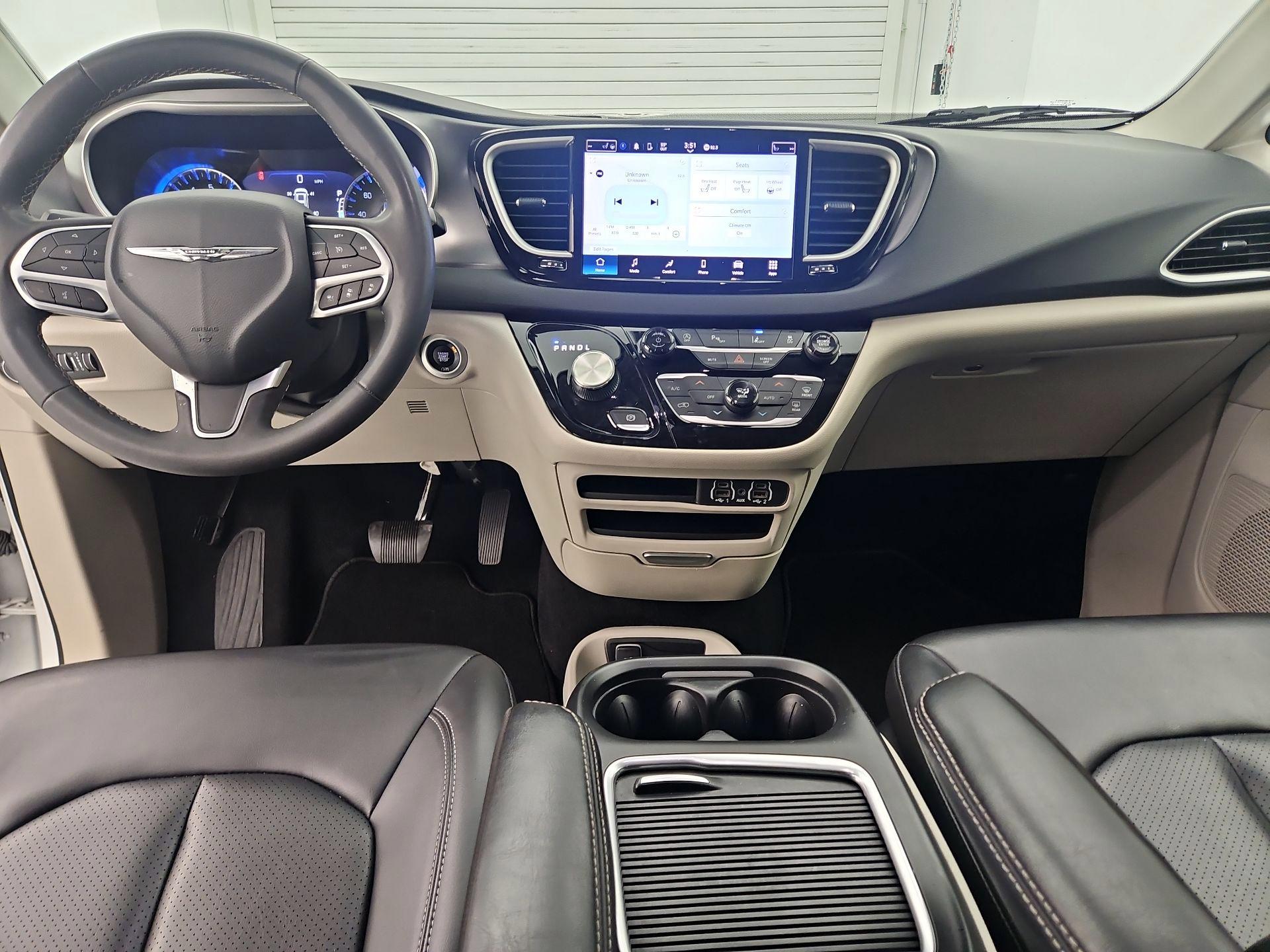 Thumbnail: 2023 Chrysler Pacifica - 9