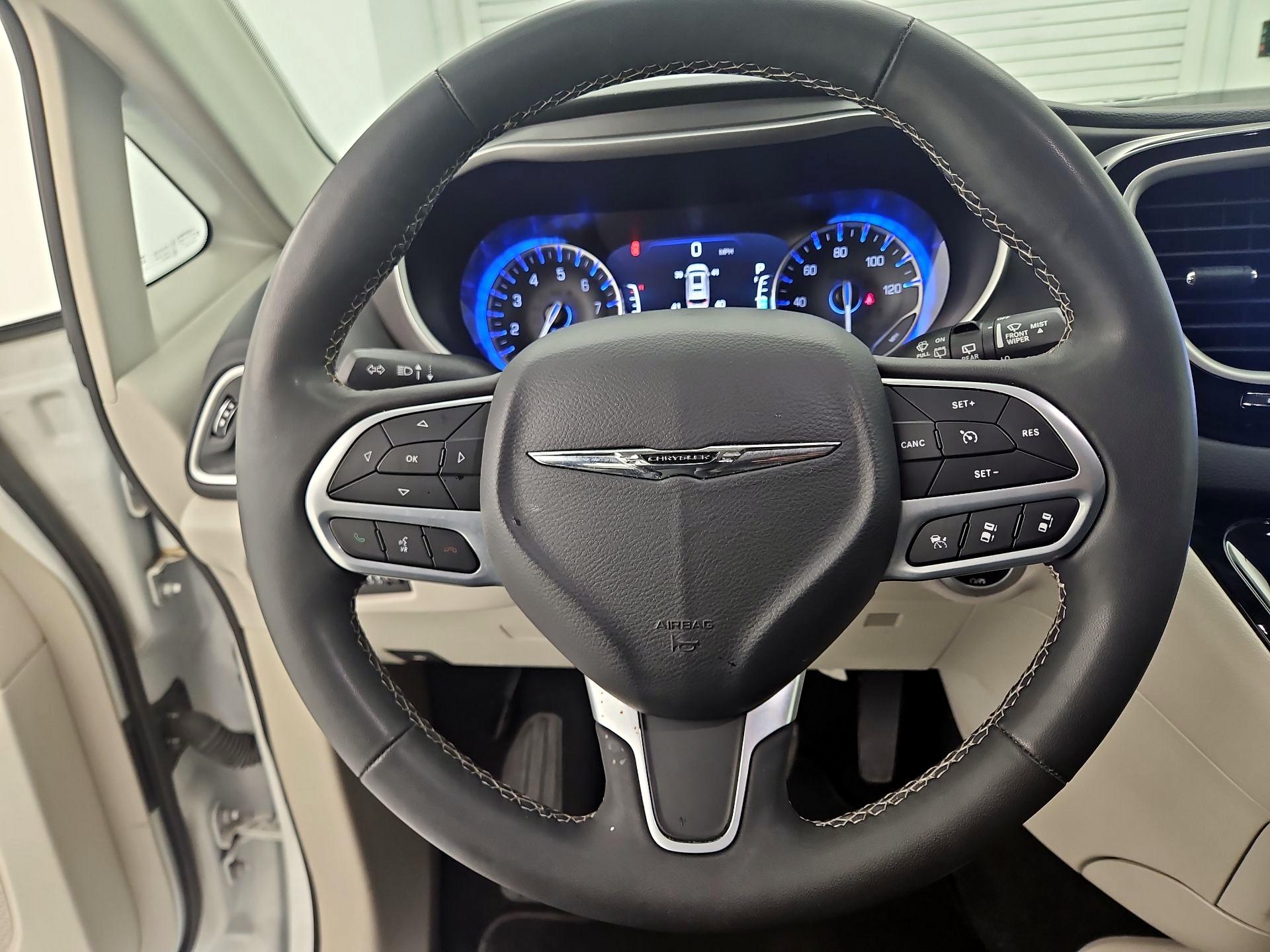 Thumbnail: 2023 Chrysler Pacifica - 10