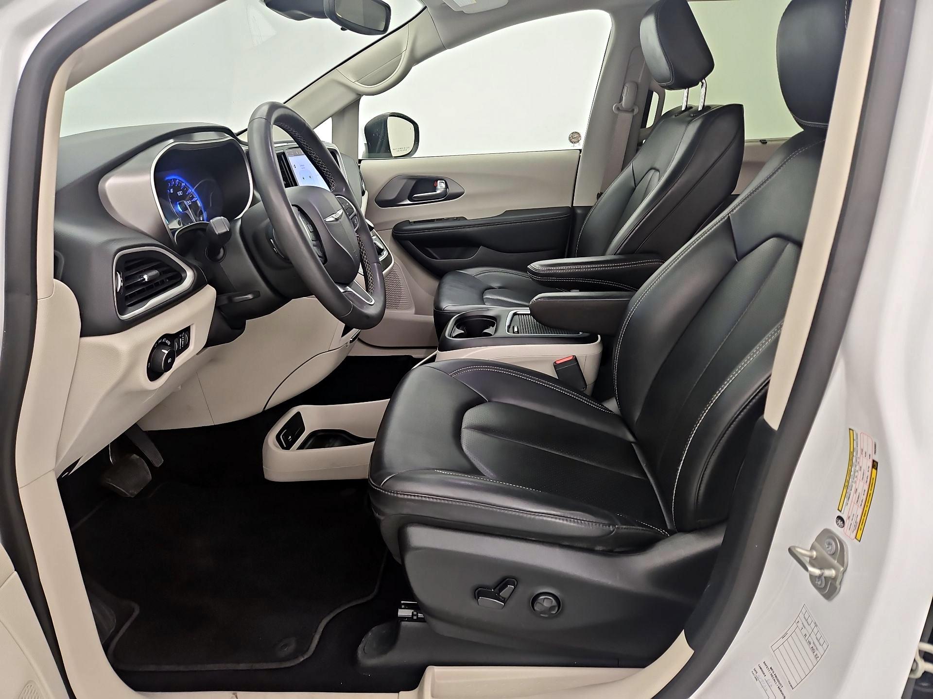 Thumbnail: 2023 Chrysler Pacifica - 11