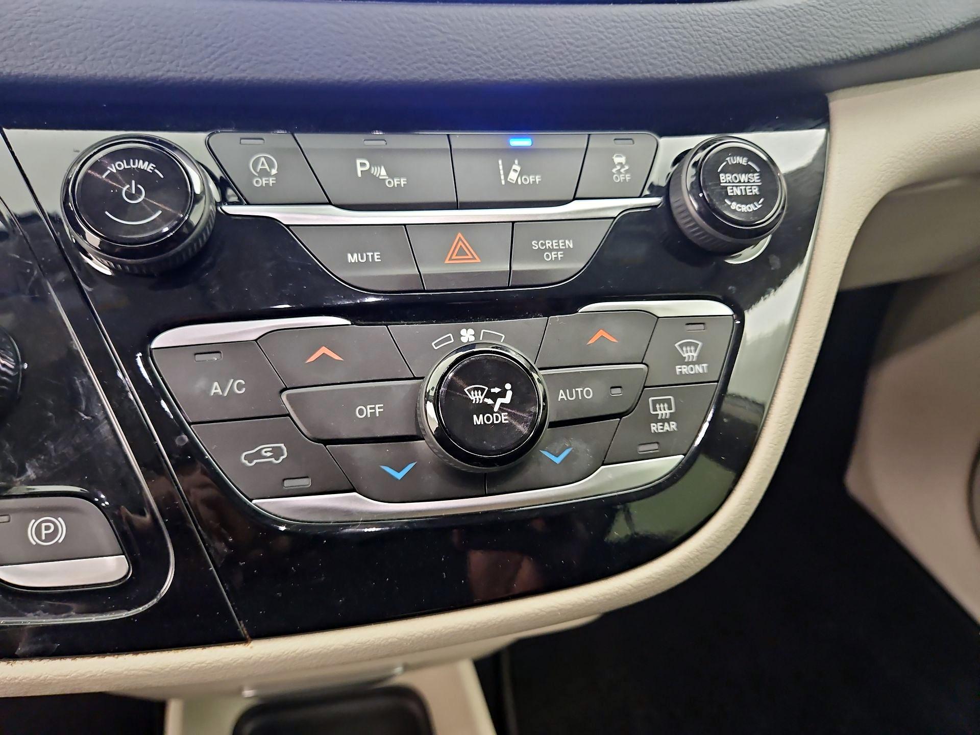 Thumbnail: 2023 Chrysler Pacifica - 16