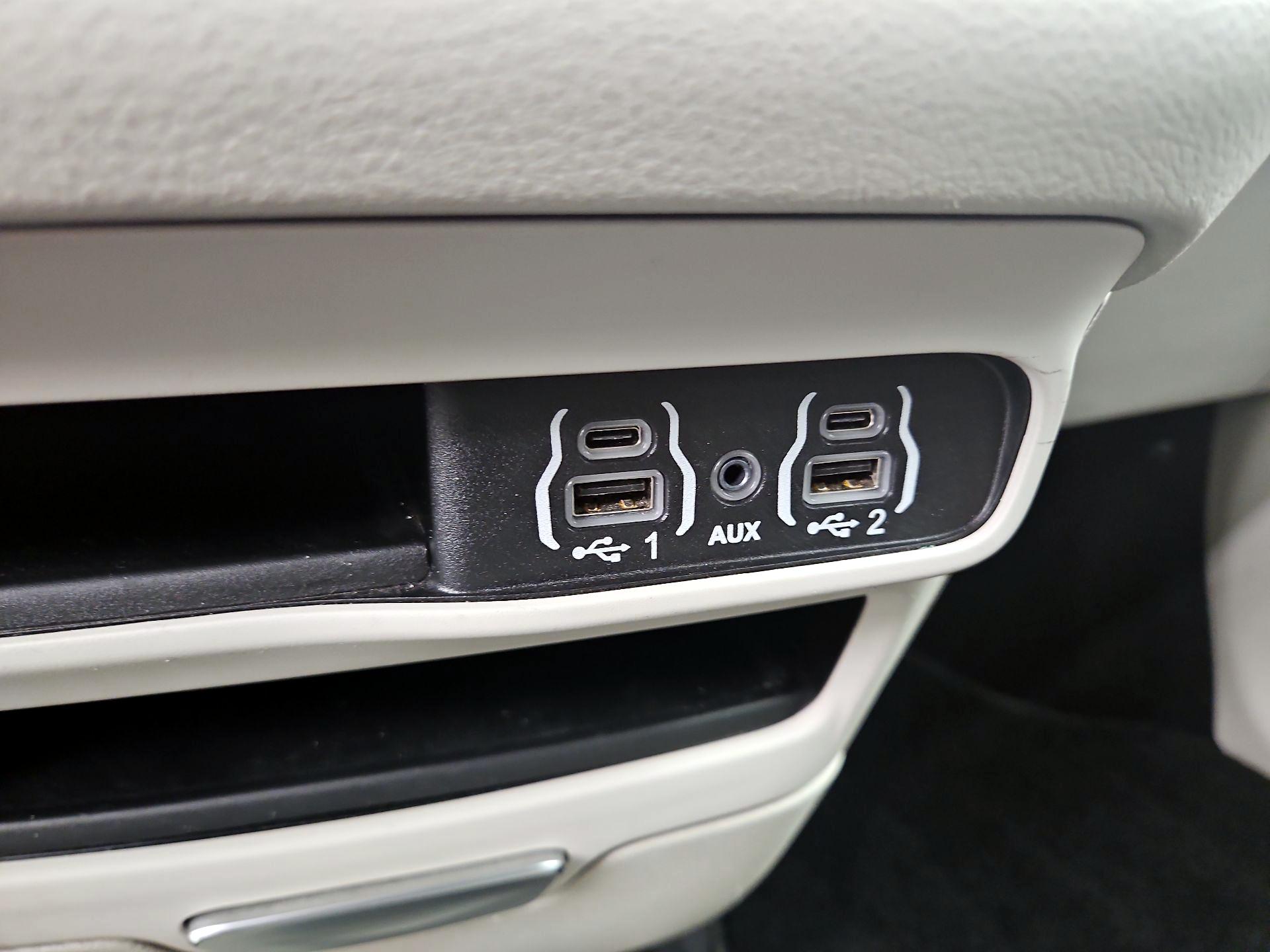 Thumbnail: 2023 Chrysler Pacifica - 18