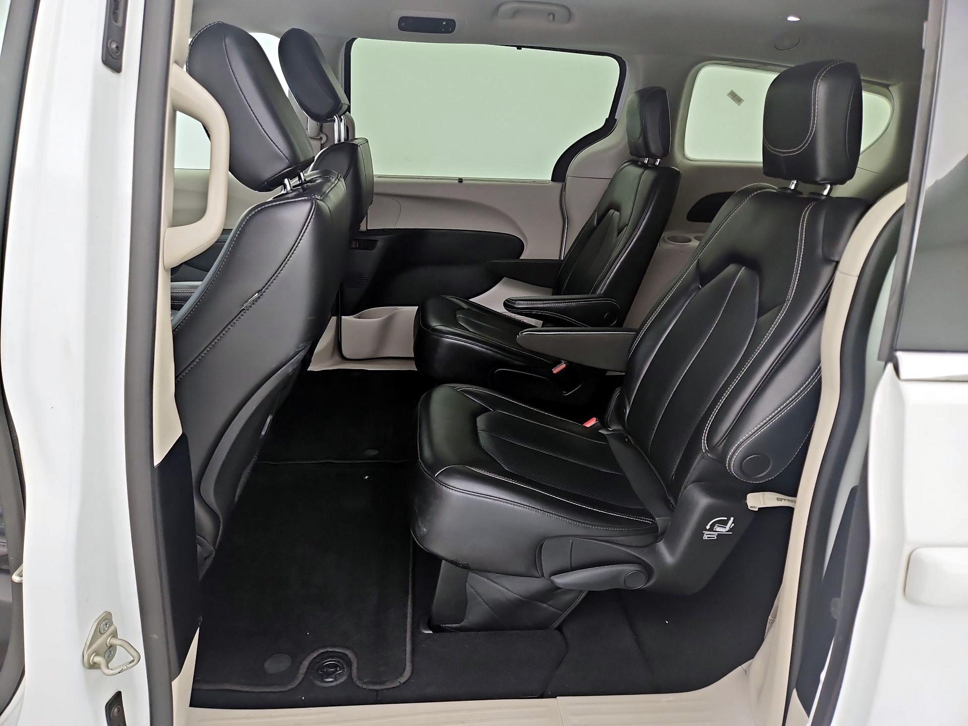 Thumbnail: 2023 Chrysler Pacifica - 19