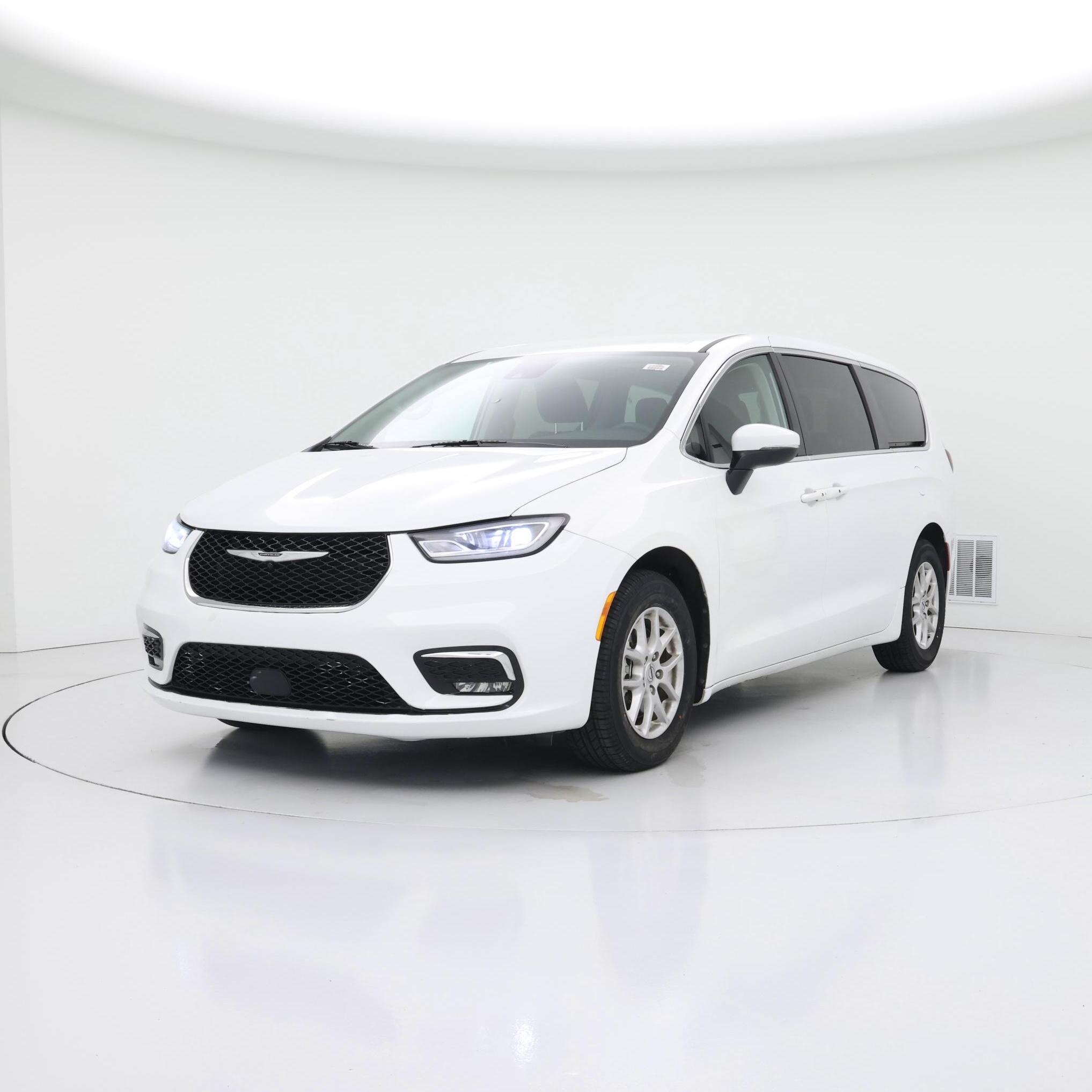 Thumbnail: 2023 Chrysler Pacifica - 4