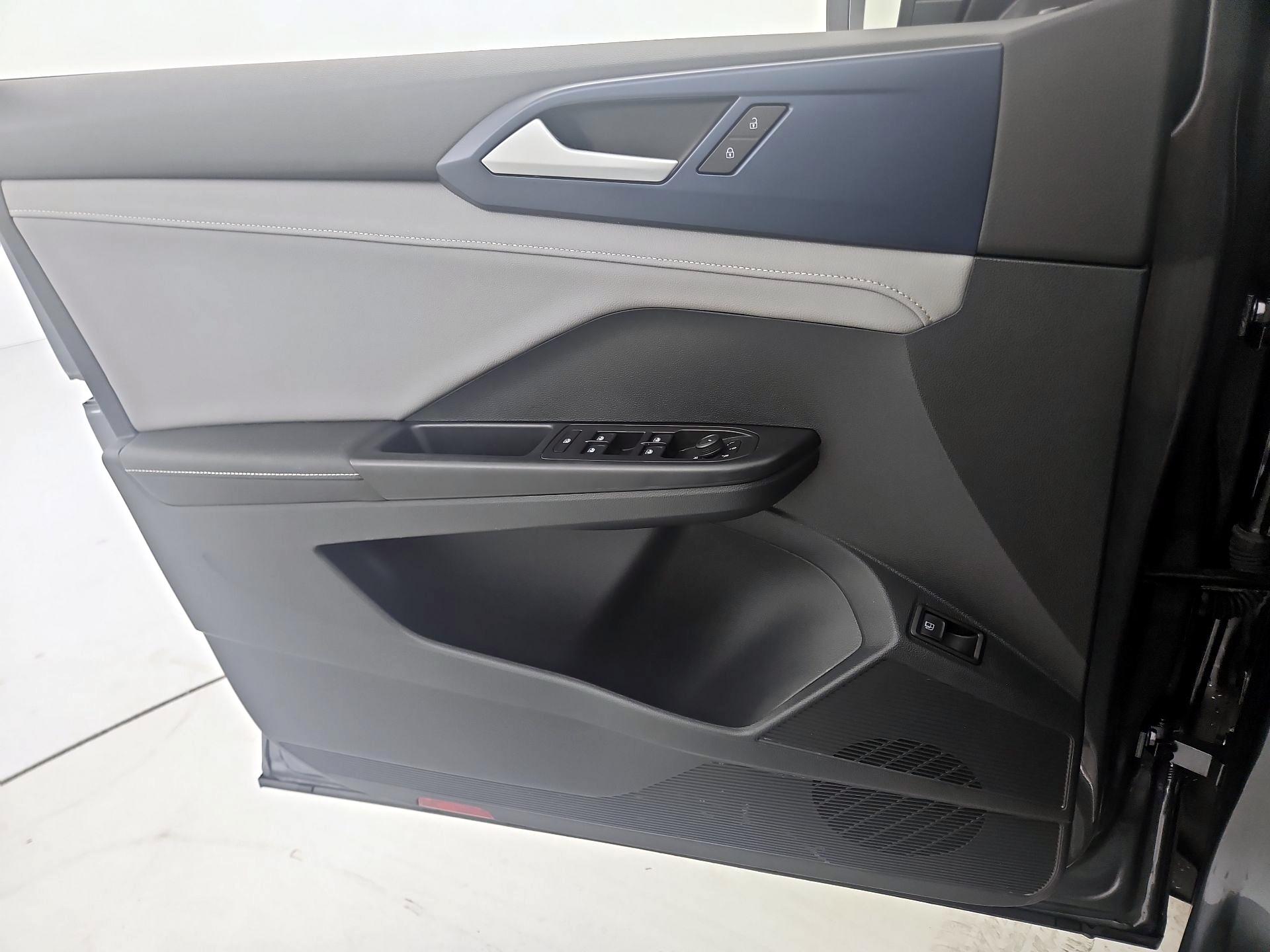 Thumbnail: 2024 Volkswagen Taos - 12