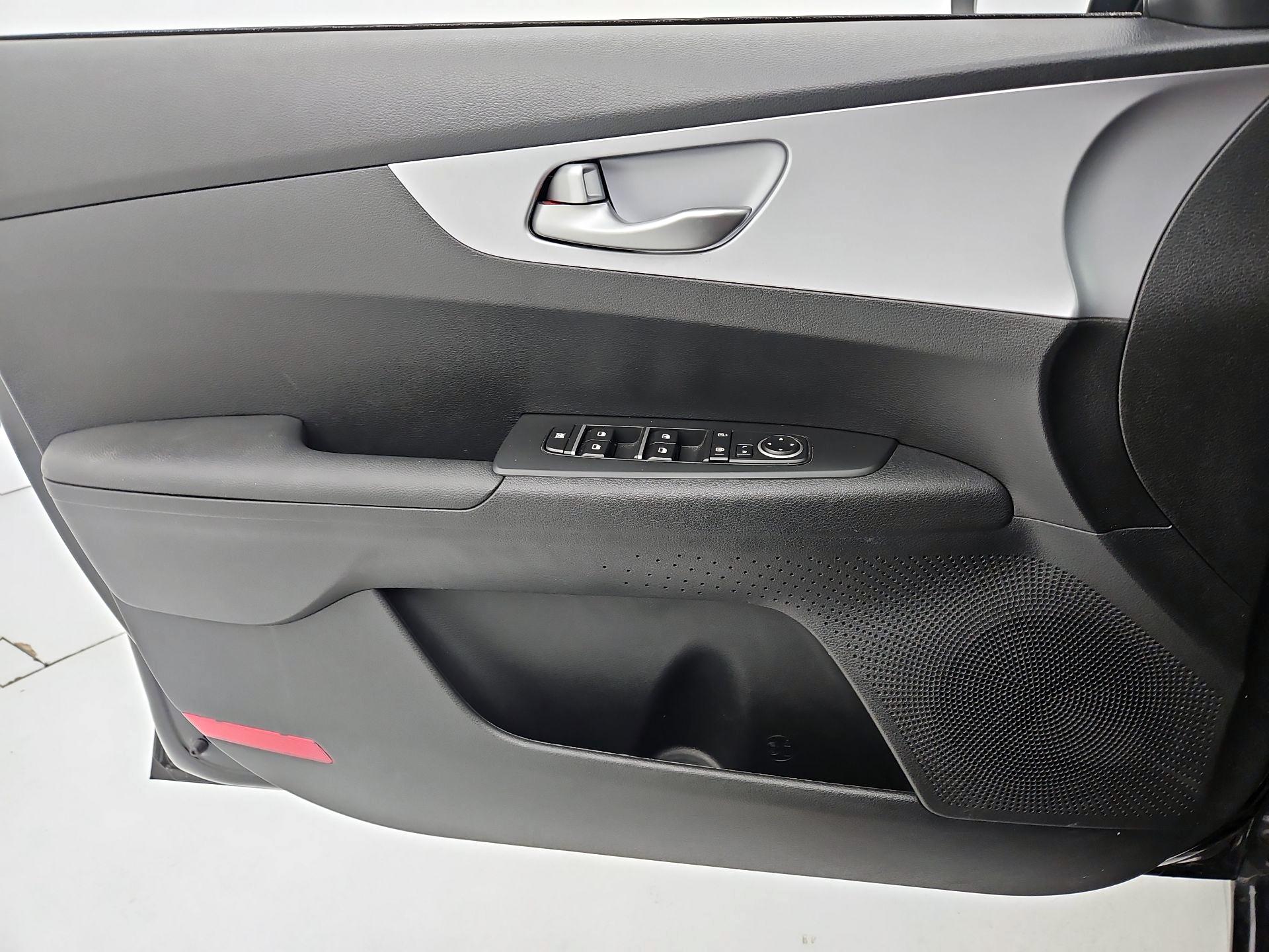 Thumbnail: 2024 Kia Forte - 12