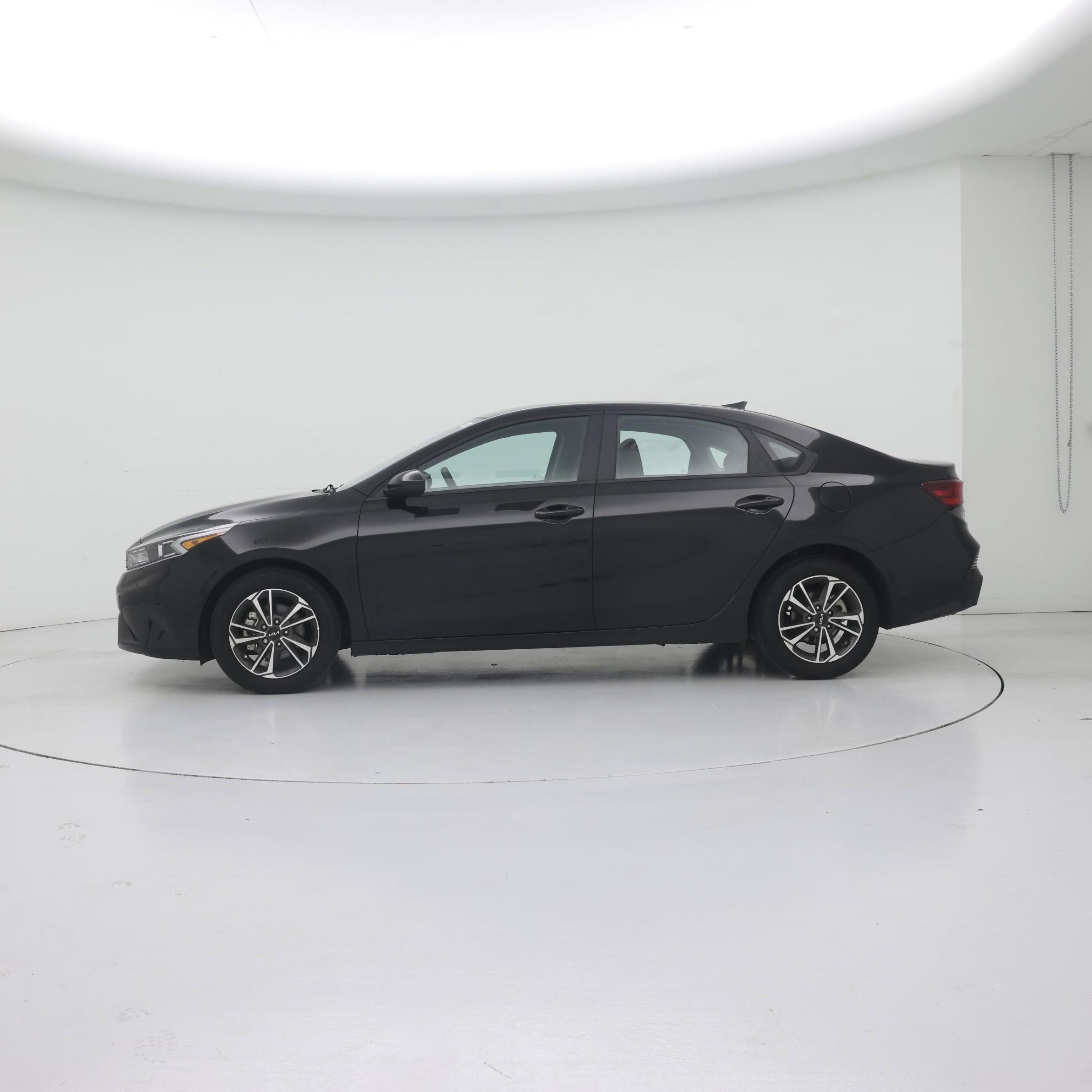 Thumbnail: 2024 Kia Forte - 3