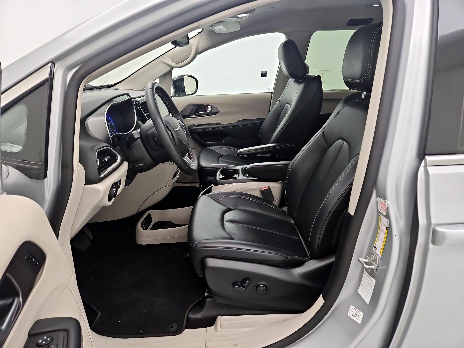 Thumbnail: 2024 Chrysler Pacifica - 11