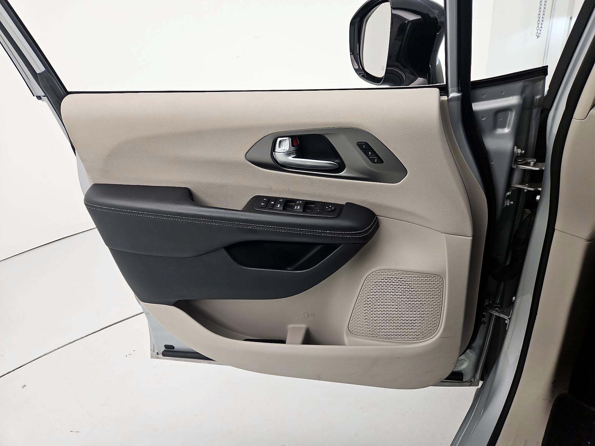 Thumbnail: 2024 Chrysler Pacifica - 12