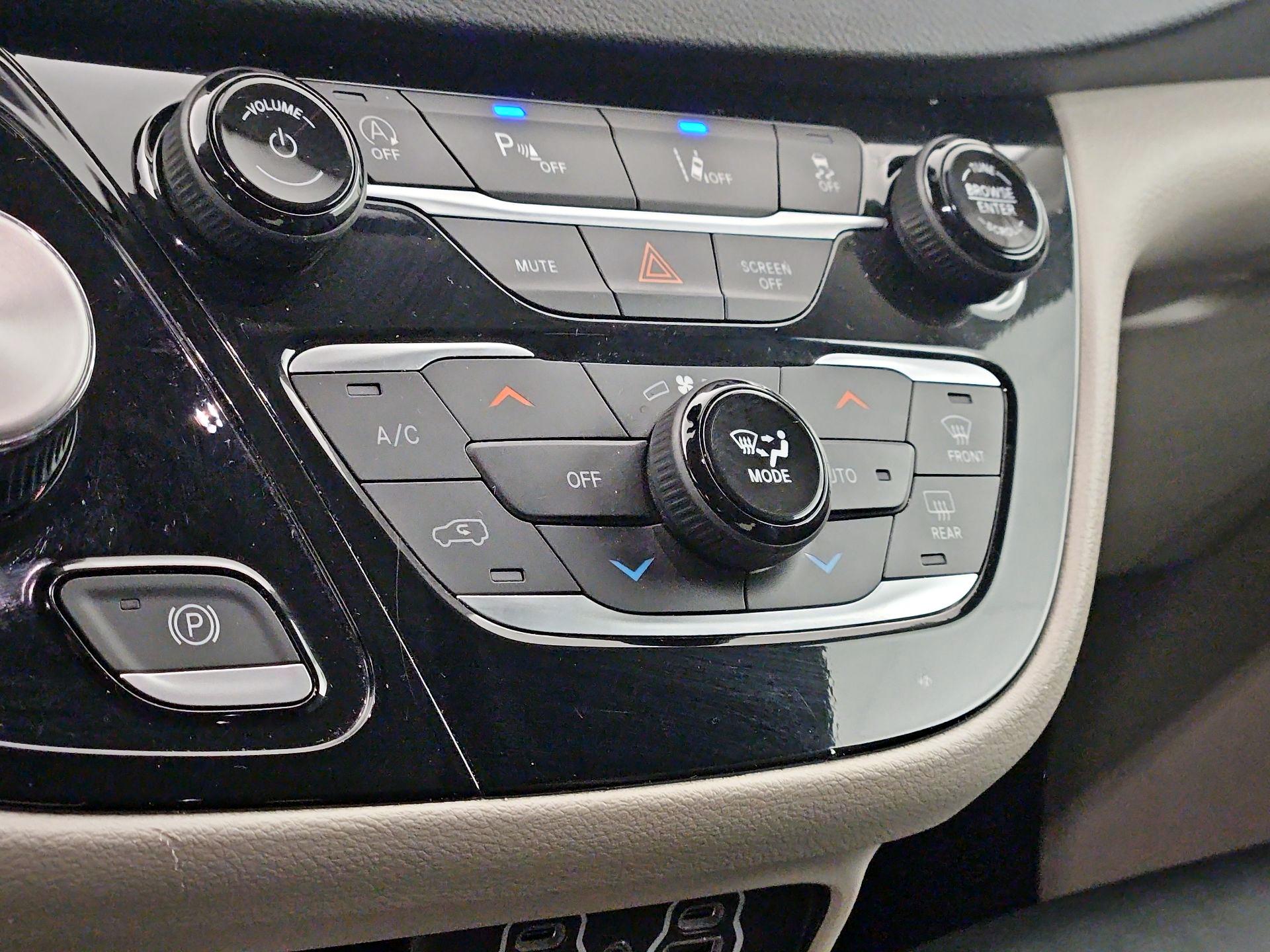 Thumbnail: 2024 Chrysler Pacifica - 16